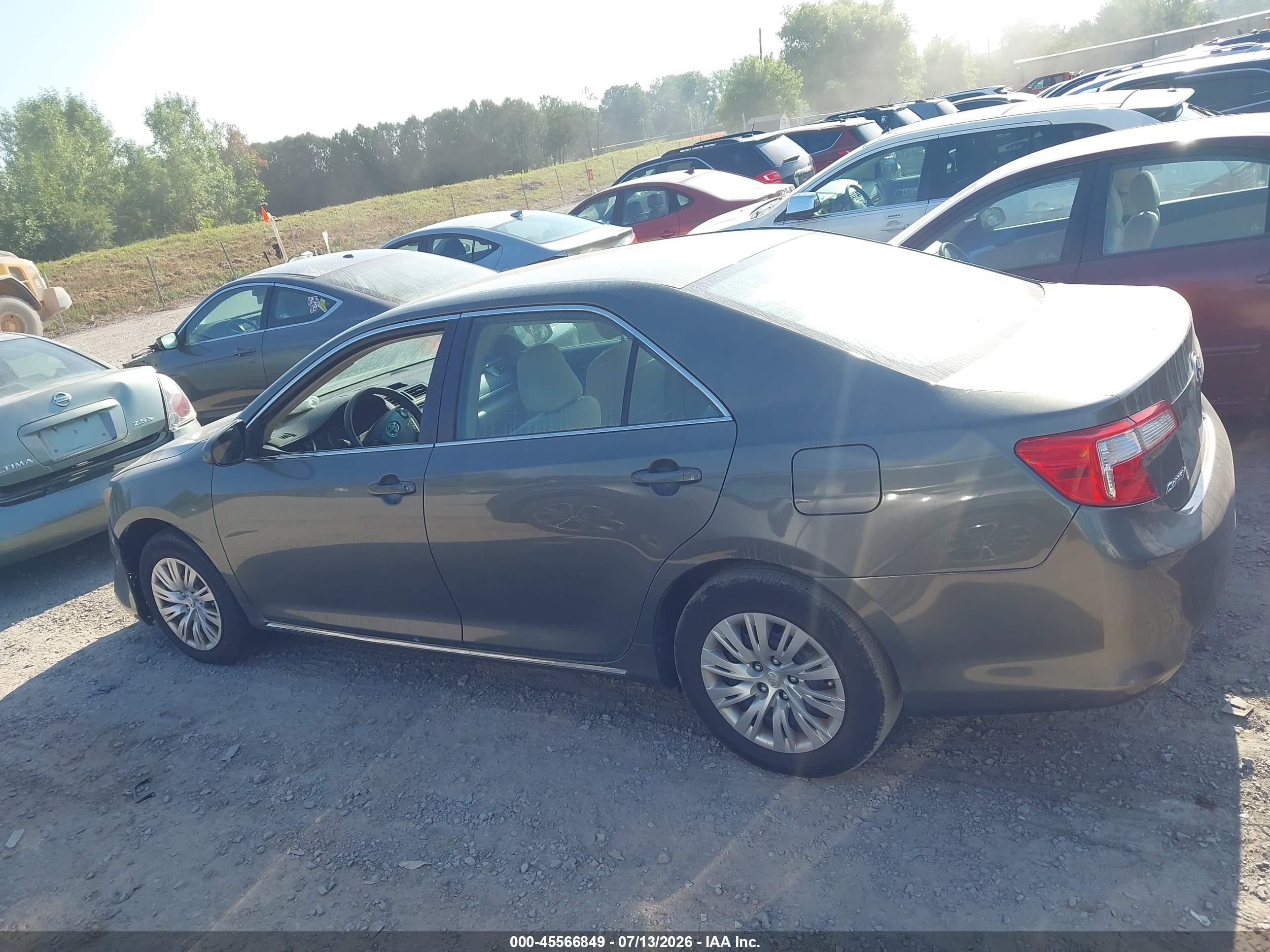 2014 Toyota Camry Le Gray vin: 4T4BF1FK7ER413945