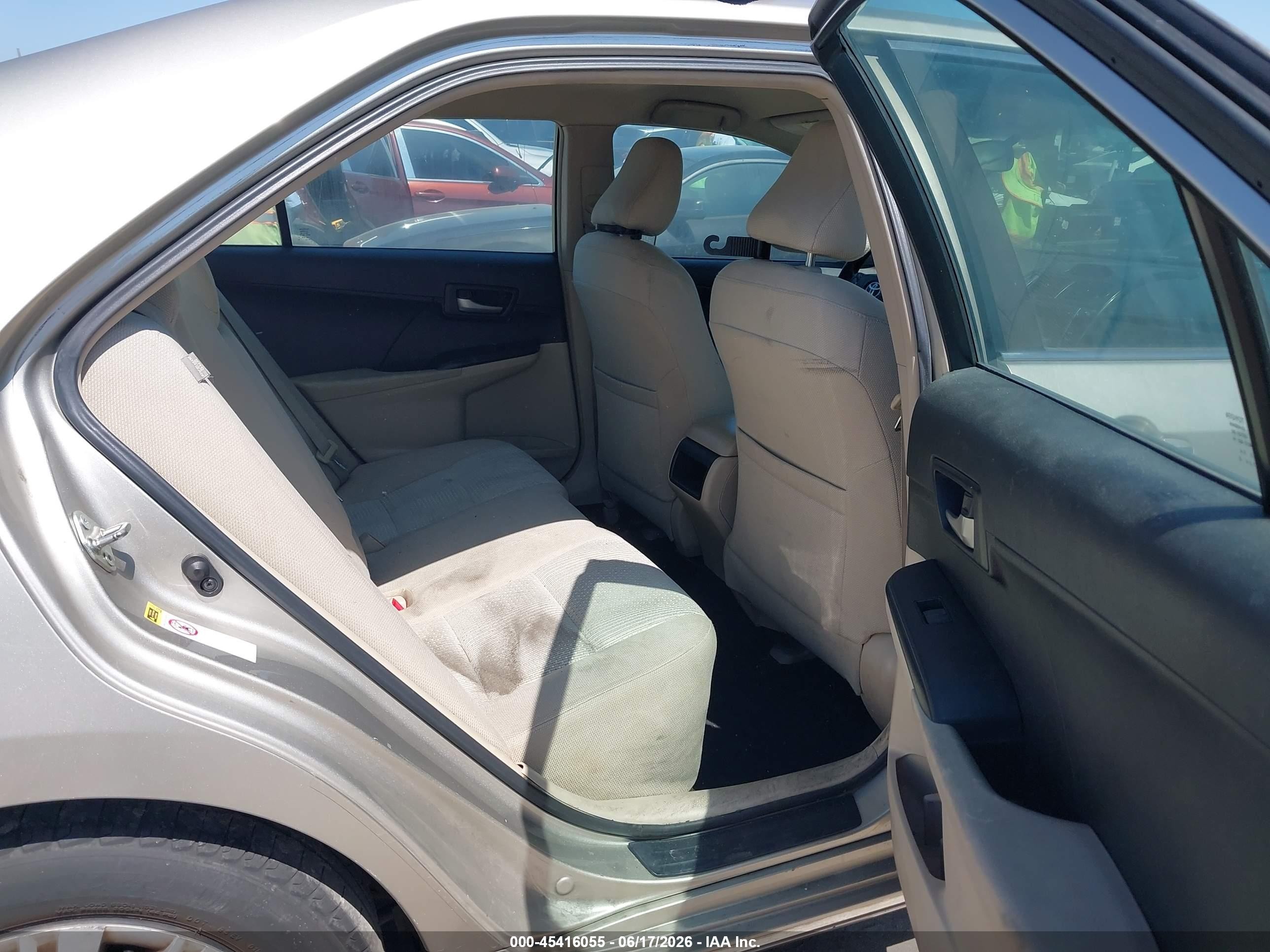 2014 Toyota Camry Le Серебряный vin: 4T4BF1FK7ER438103