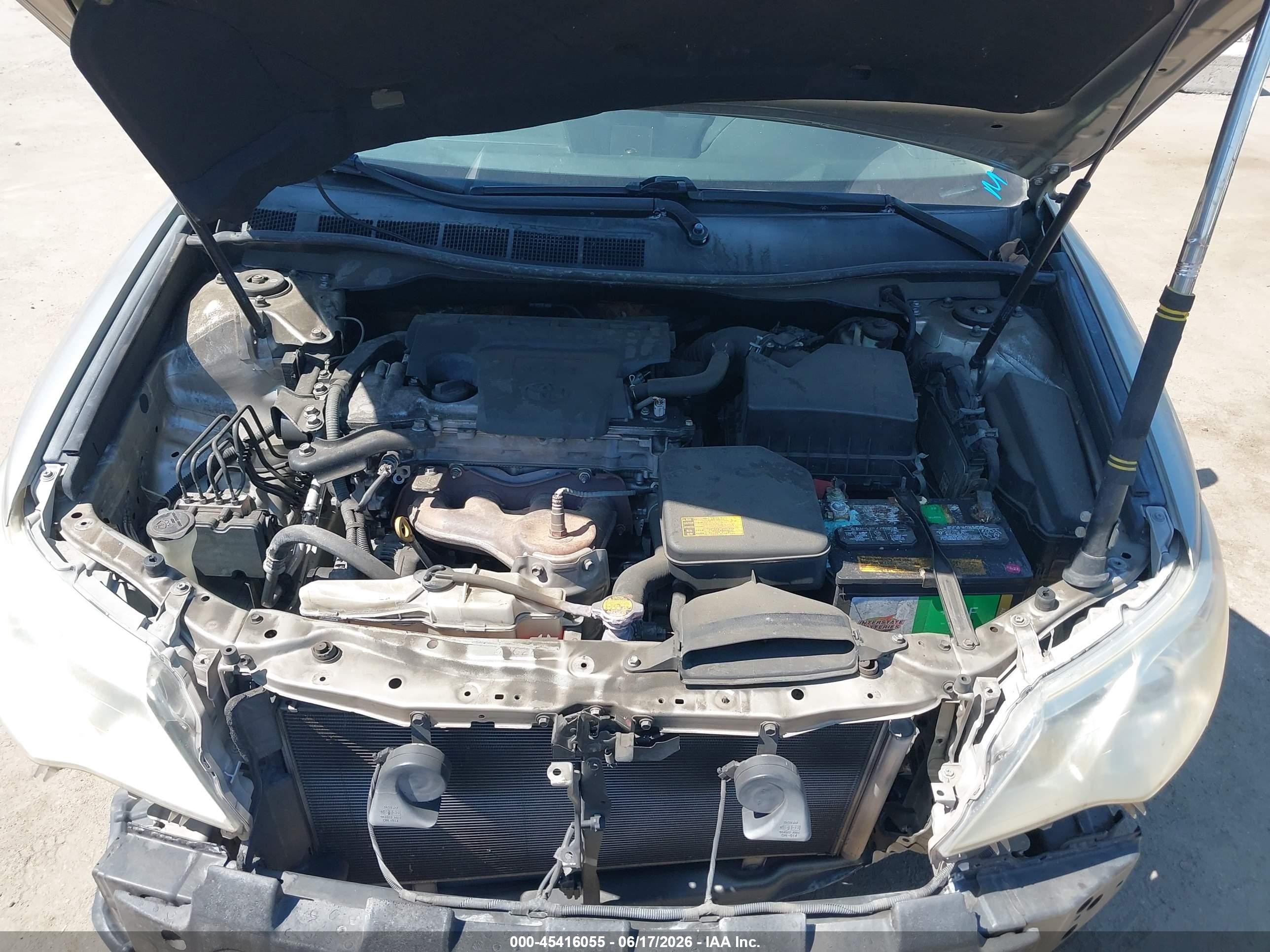 2014 Toyota Camry Le Серебряный vin: 4T4BF1FK7ER438103