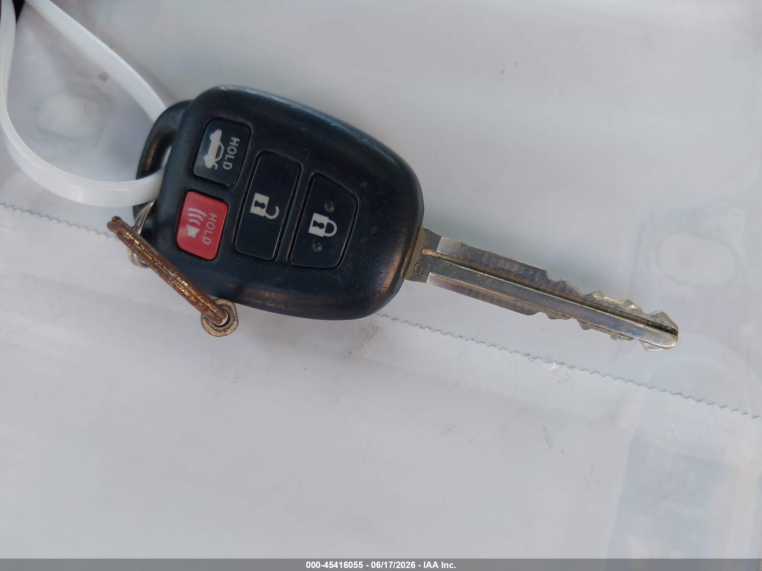 2014 Toyota Camry Le Серебряный vin: 4T4BF1FK7ER438103