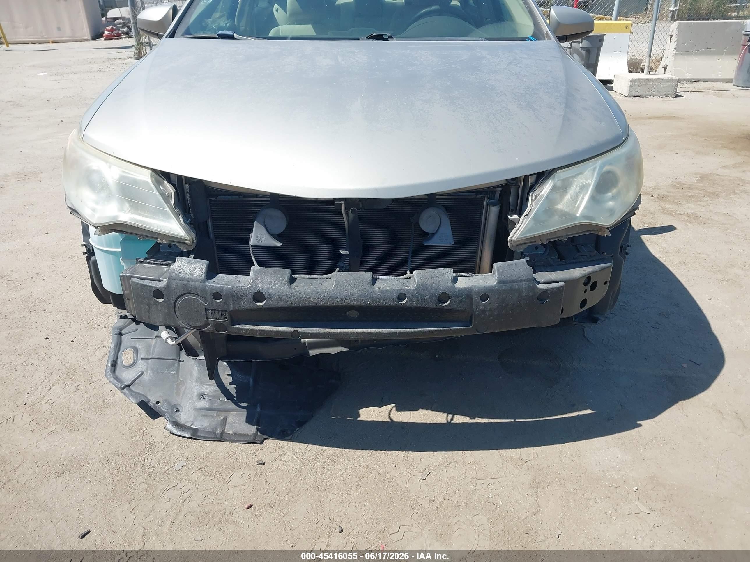2014 Toyota Camry Le Серебряный vin: 4T4BF1FK7ER438103