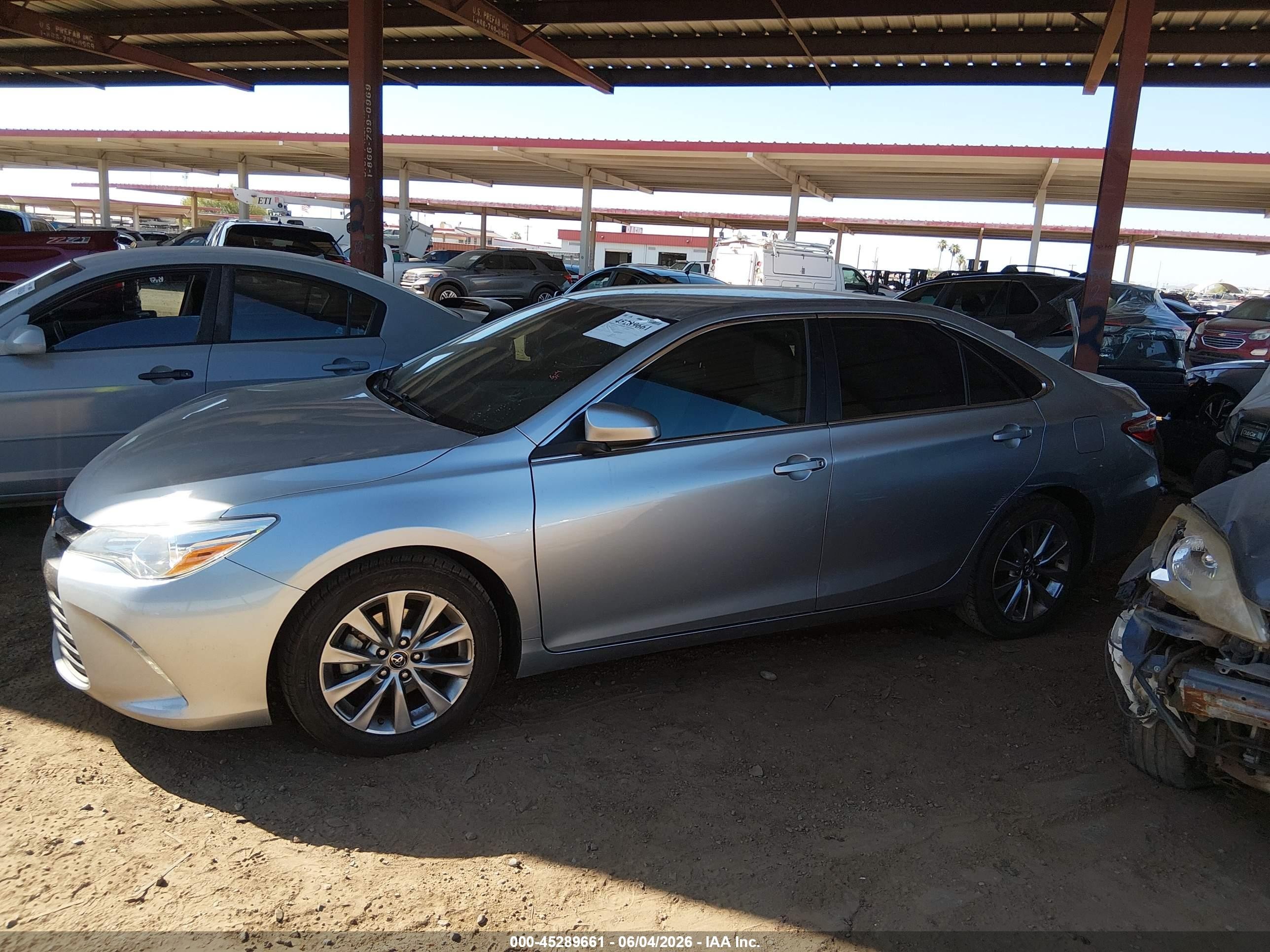 2015 Toyota Camry Xle Серебряный vin: 4T4BF1FK7FR458191
