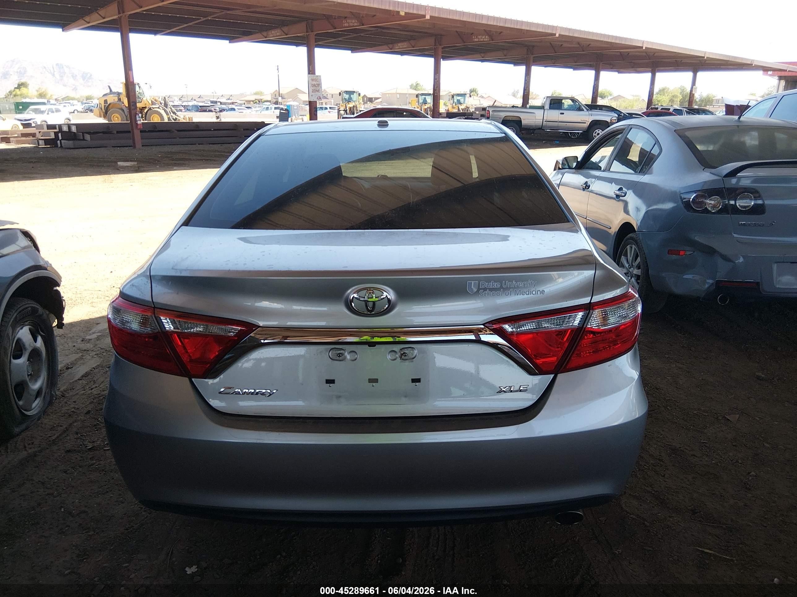 2015 Toyota Camry Xle Серебряный vin: 4T4BF1FK7FR458191