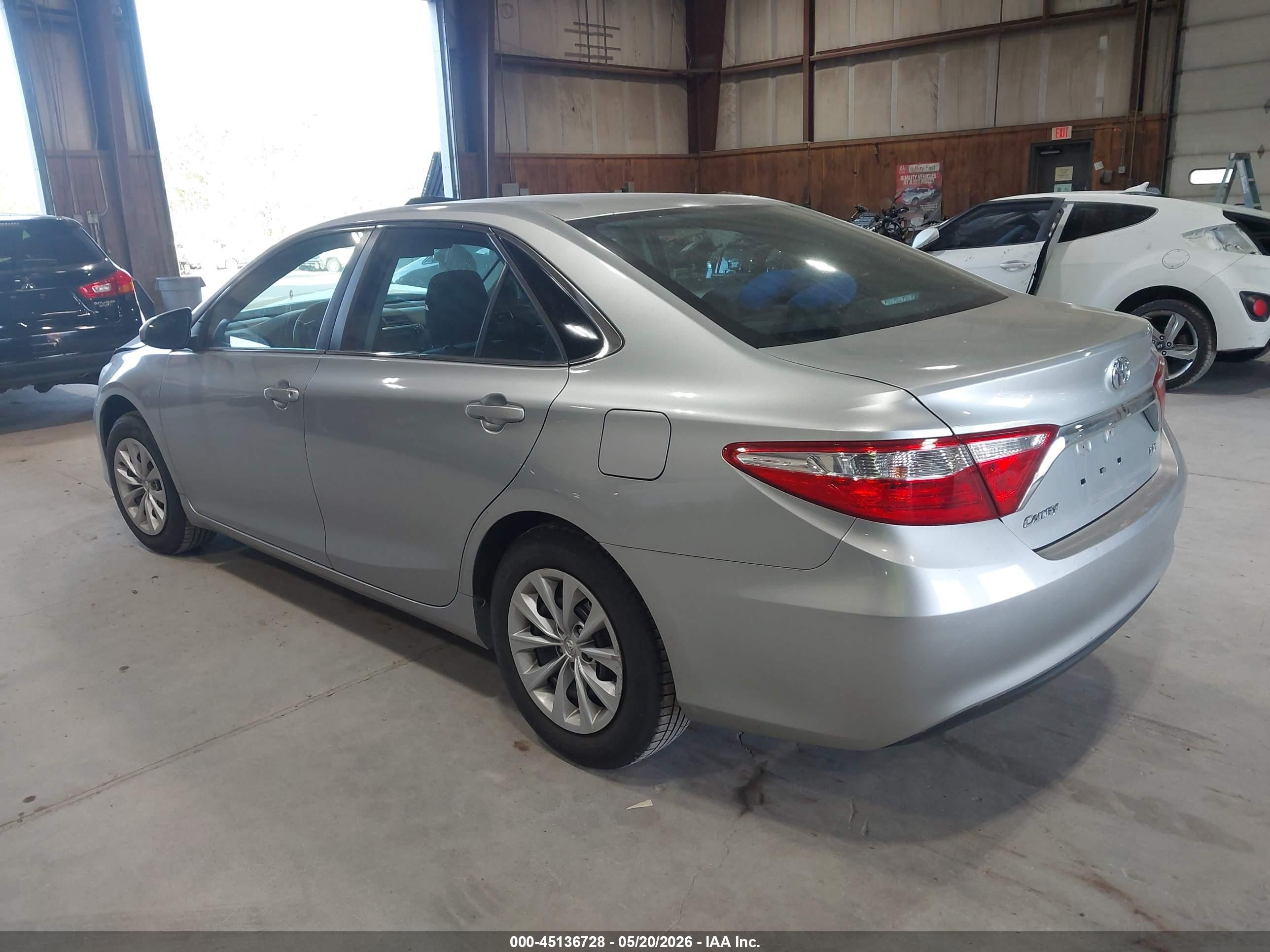 2015 Toyota Camry Le Silver vin: 4T4BF1FK7FR464489