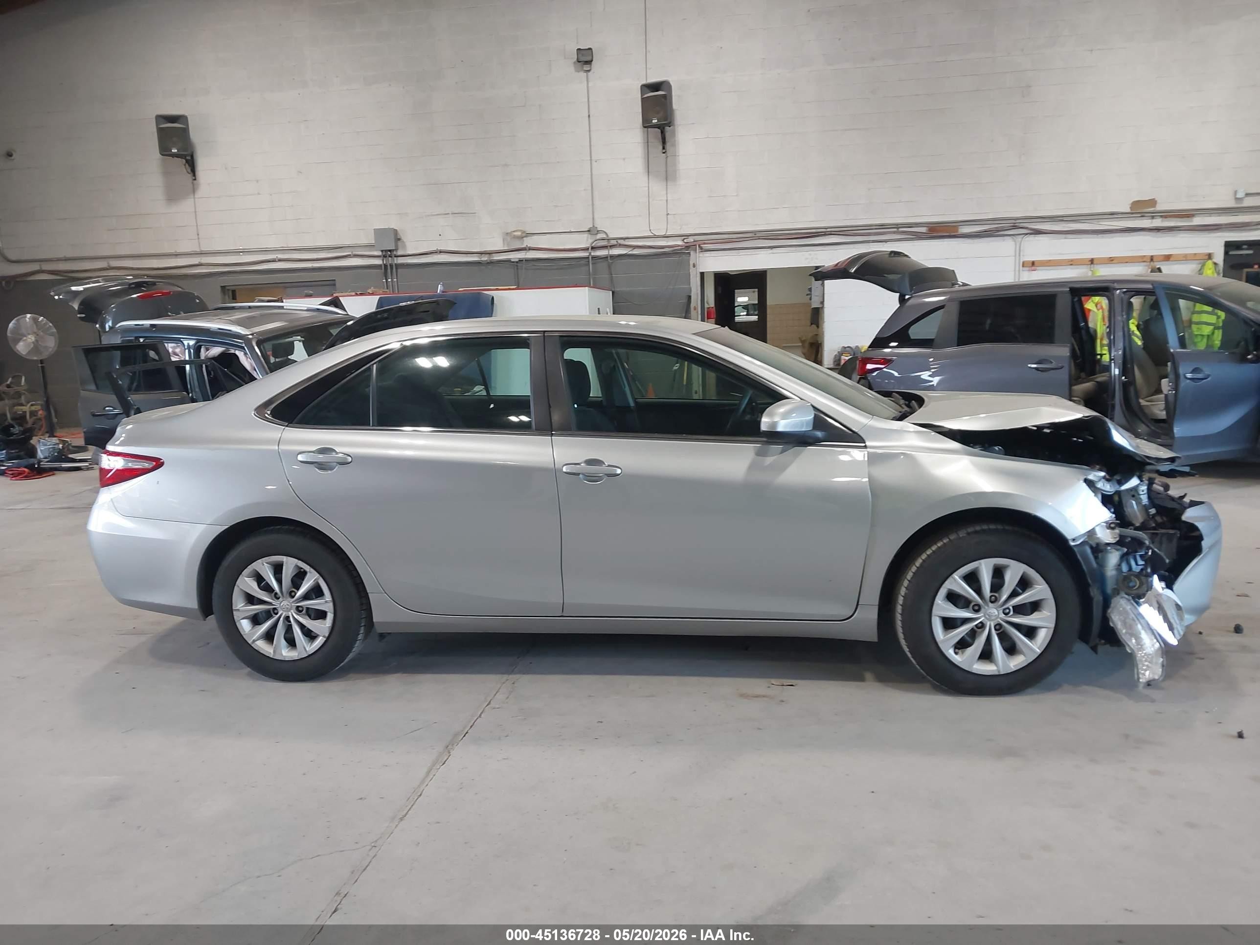 2015 Toyota Camry Le Silver vin: 4T4BF1FK7FR464489