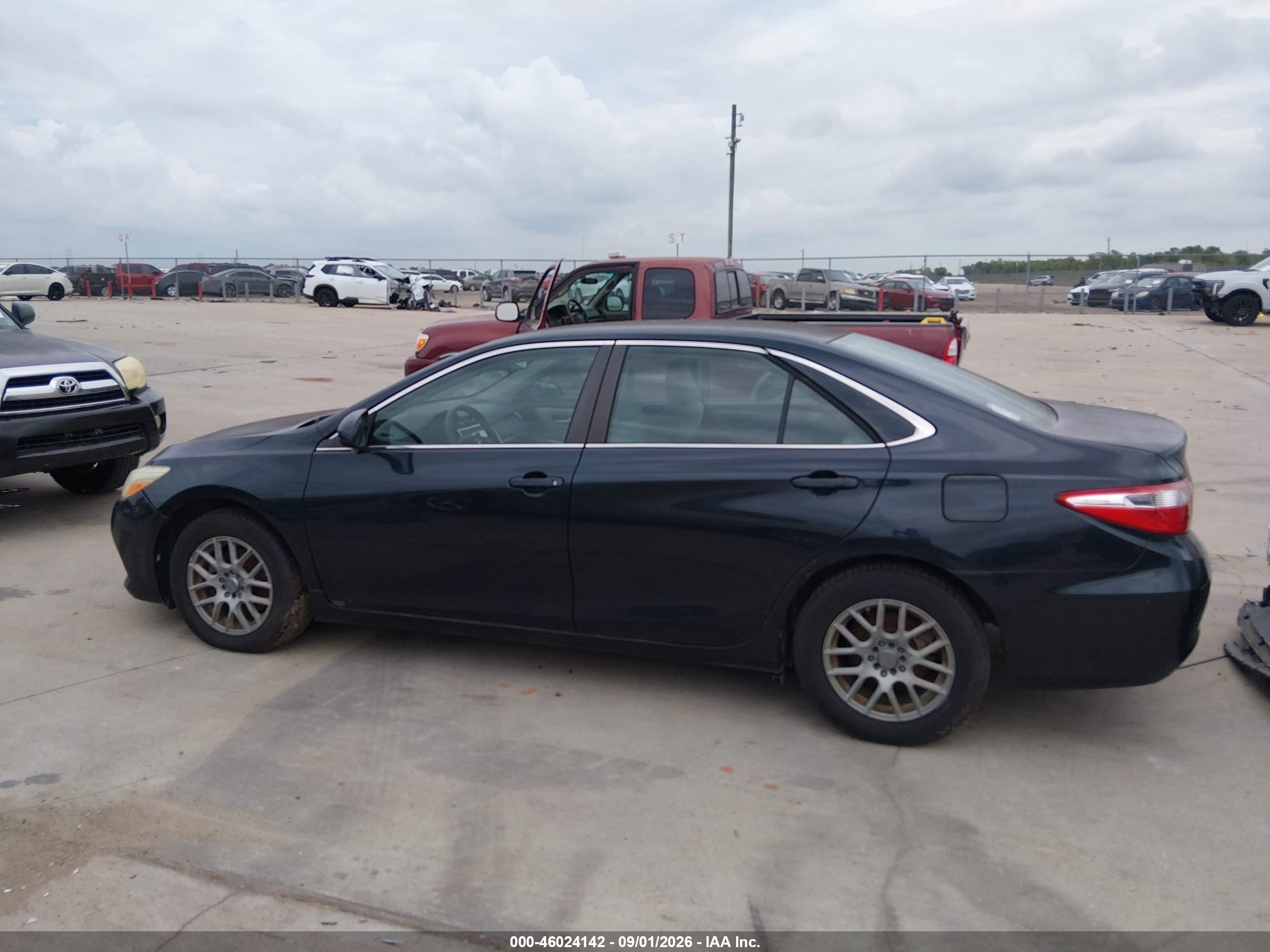 2015 Toyota Camry Le Dark Blue vin: 4T4BF1FK7FR465674