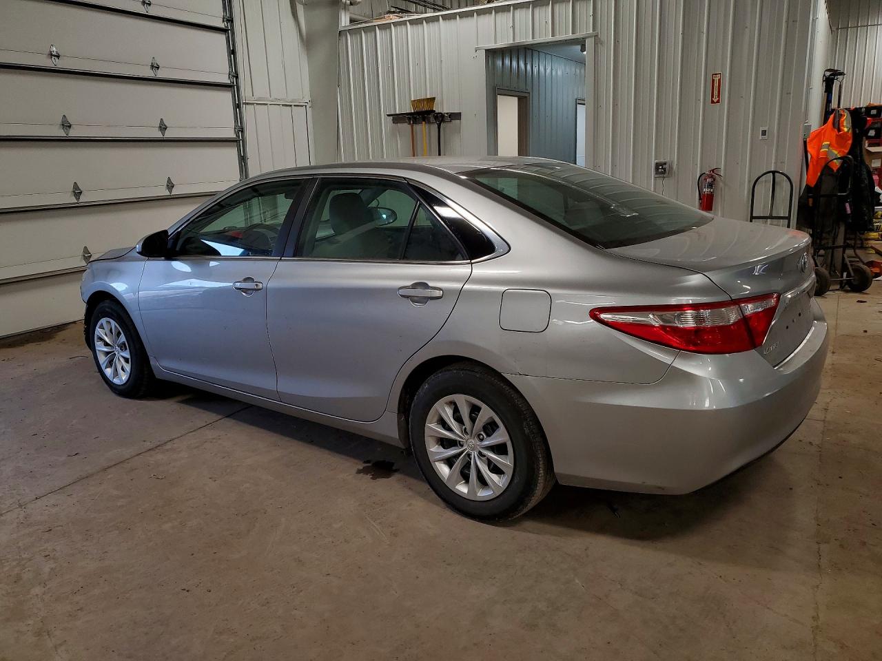 2015 Toyota Camry Le Silver vin: 4T4BF1FK7FR471426