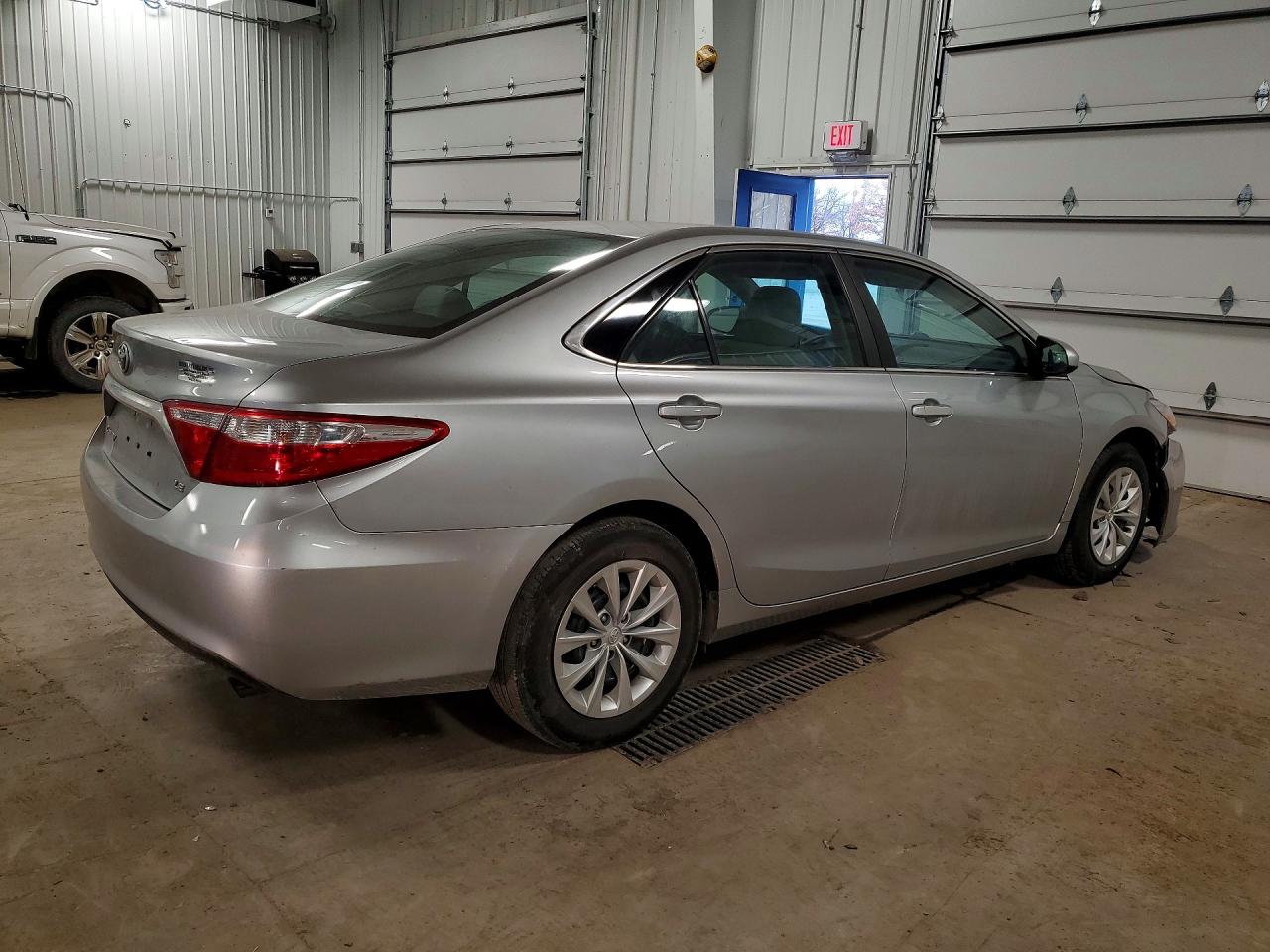 2015 Toyota Camry Le Silver vin: 4T4BF1FK7FR471426
