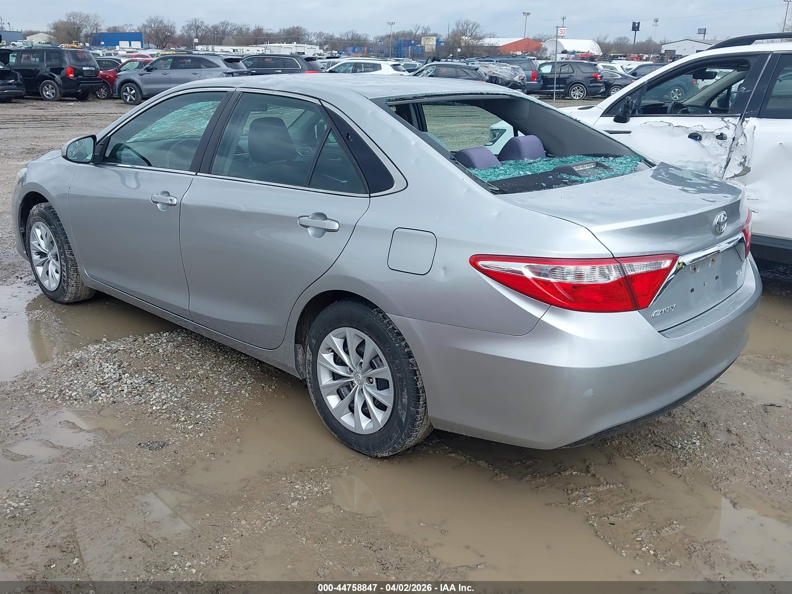 2015 Toyota Camry Le Silver vin: 4T4BF1FK7FR476786