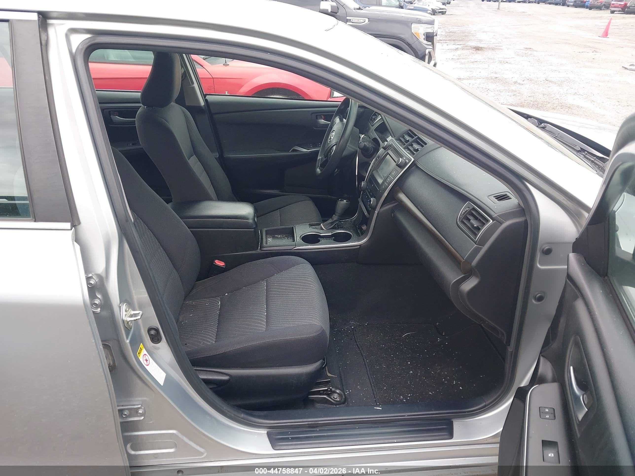 2015 Toyota Camry Le Silver vin: 4T4BF1FK7FR476786