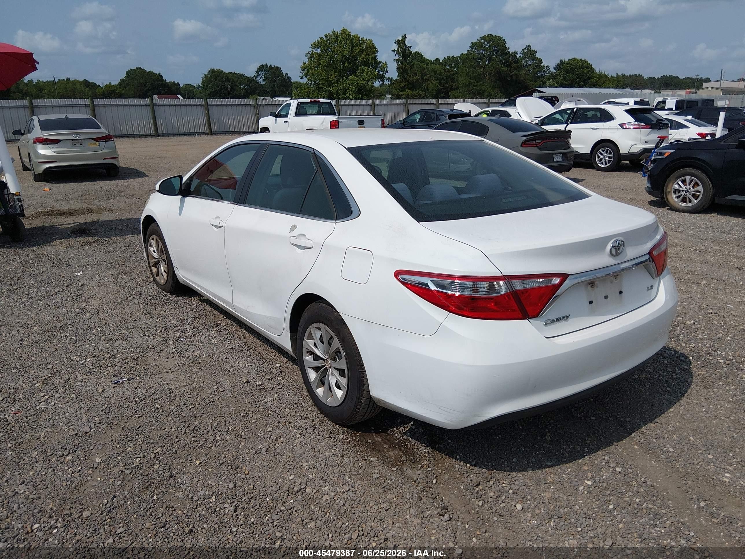 2015 Toyota Camry Le White vin: 4T4BF1FK7FR482880