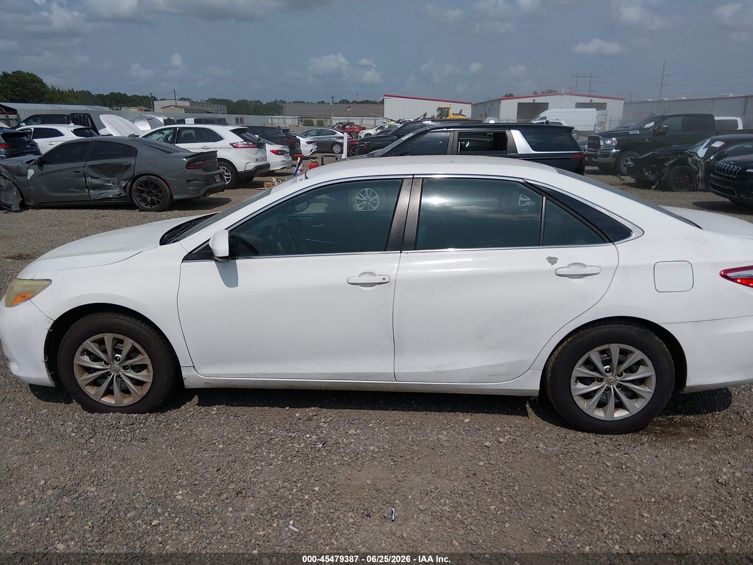 2015 Toyota Camry Le White vin: 4T4BF1FK7FR482880