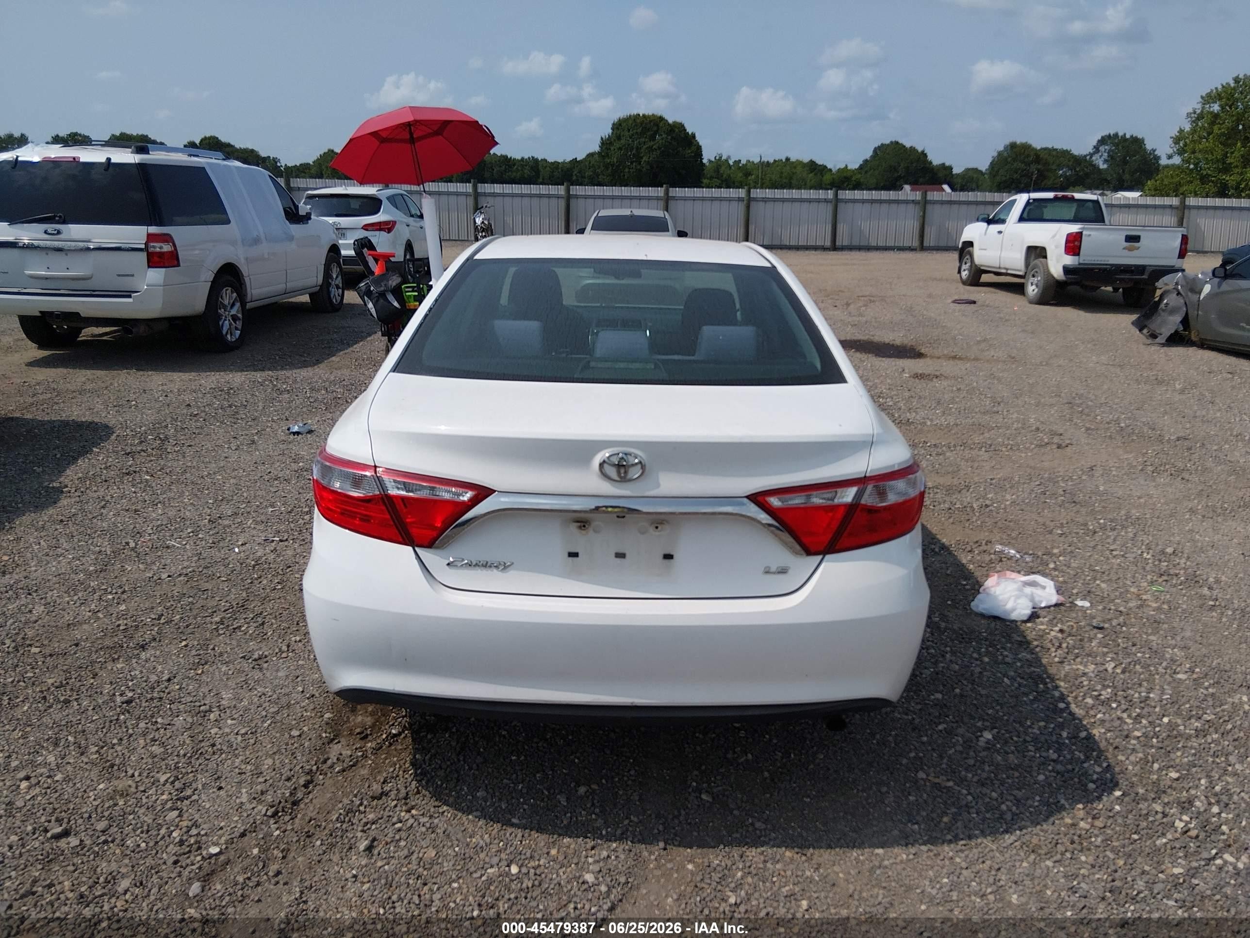 2015 Toyota Camry Le White vin: 4T4BF1FK7FR482880