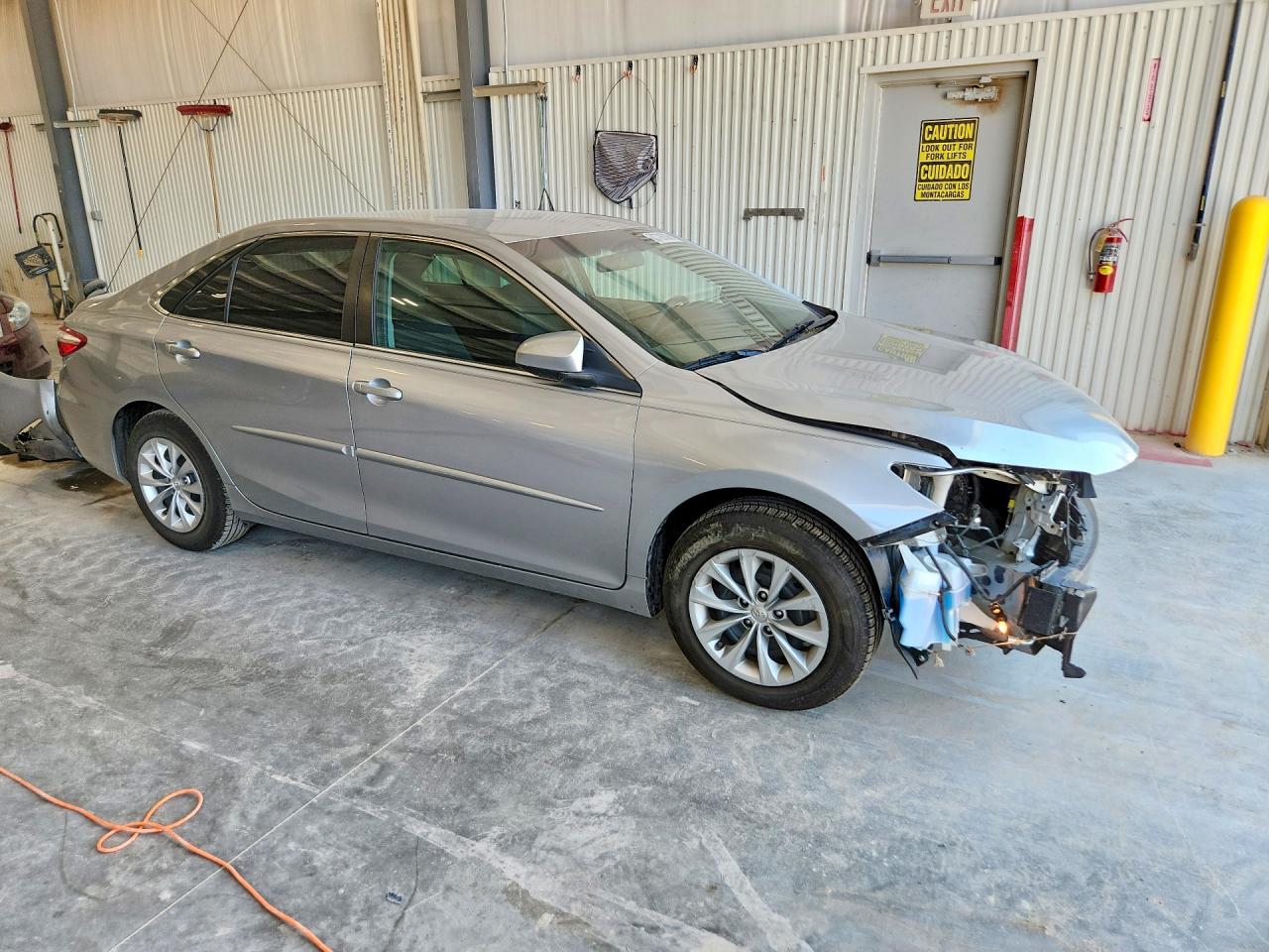 2015 Toyota Camry Le Серебряный vin: 4T4BF1FK7FR499503