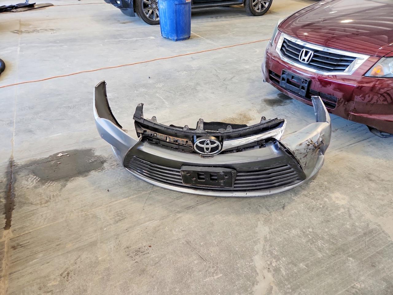 2015 Toyota Camry Le Серебряный vin: 4T4BF1FK7FR499503