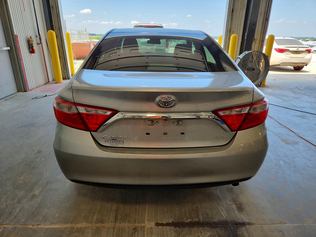 2015 Toyota Camry Le Серебряный vin: 4T4BF1FK7FR499503
