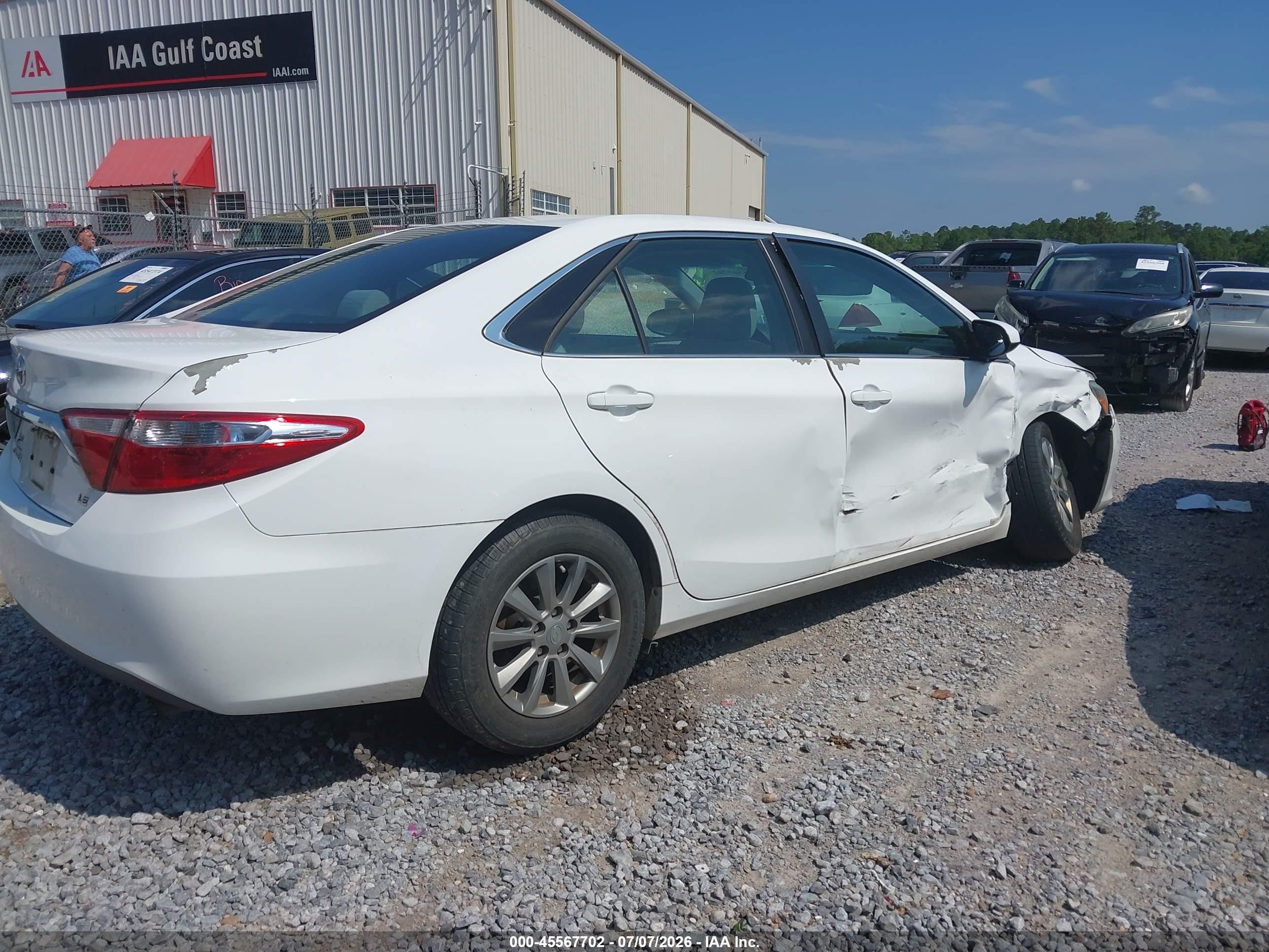 2015 Toyota Camry Le White vin: 4T4BF1FK7FR507356