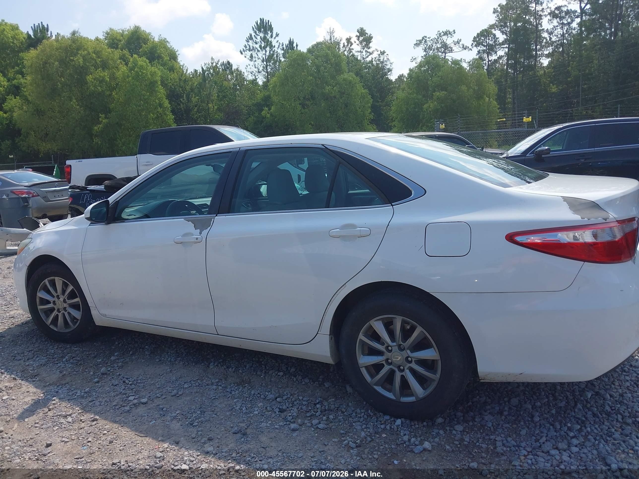 2015 Toyota Camry Le White vin: 4T4BF1FK7FR507356