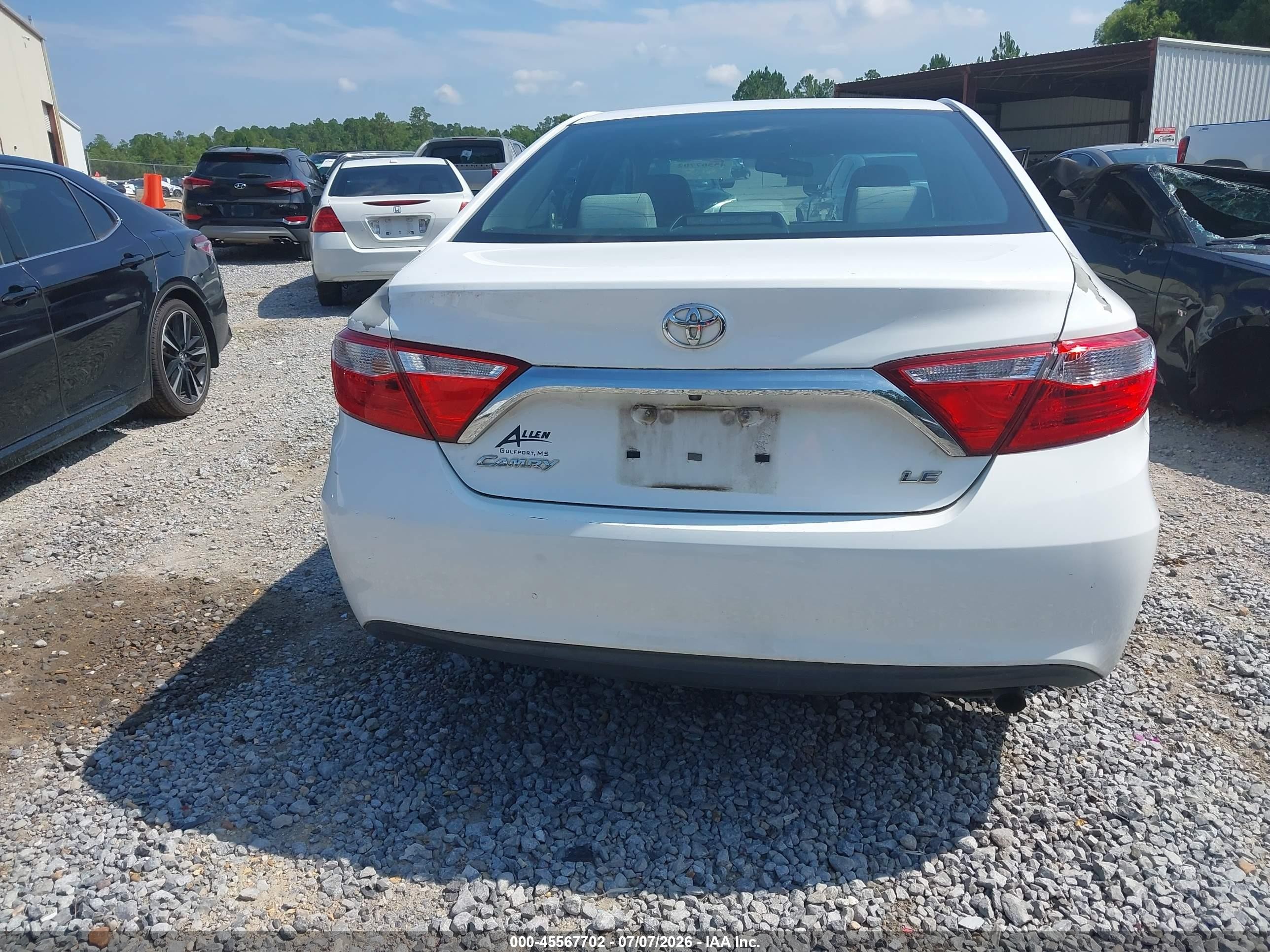 2015 Toyota Camry Le White vin: 4T4BF1FK7FR507356