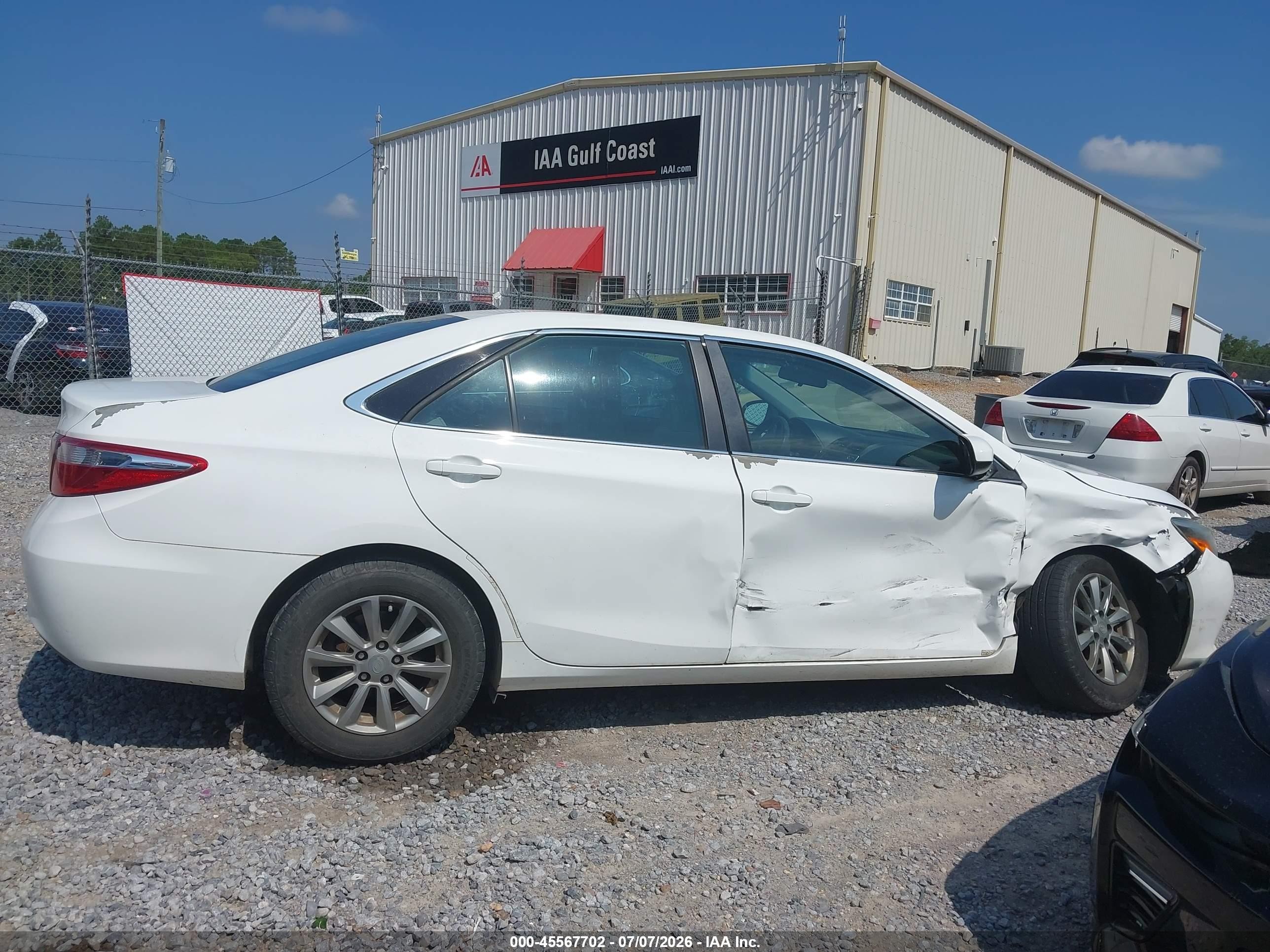 2015 Toyota Camry Le White vin: 4T4BF1FK7FR507356