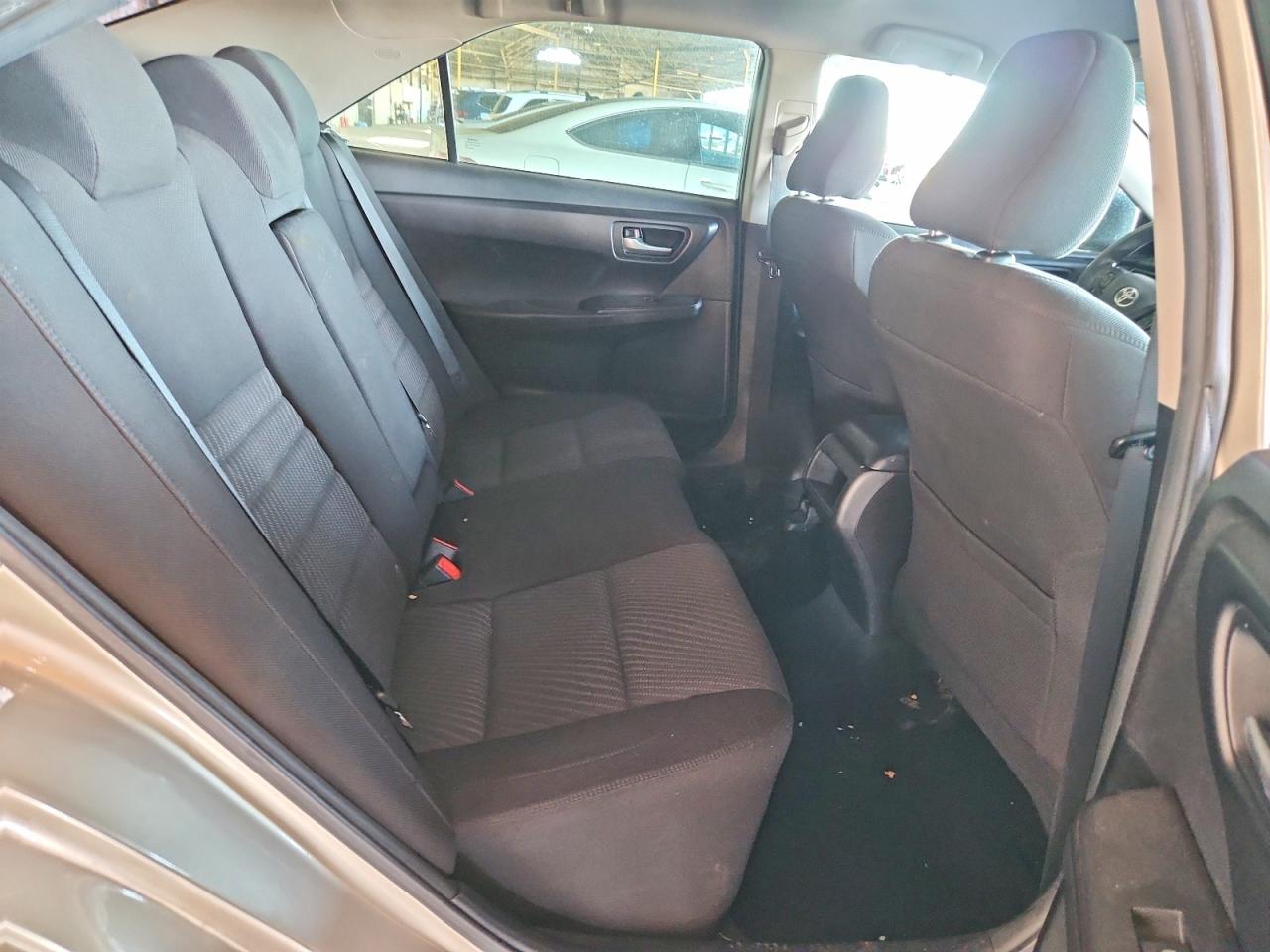 2016 Toyota Camry Le Gold vin: 4T4BF1FK7GR542917