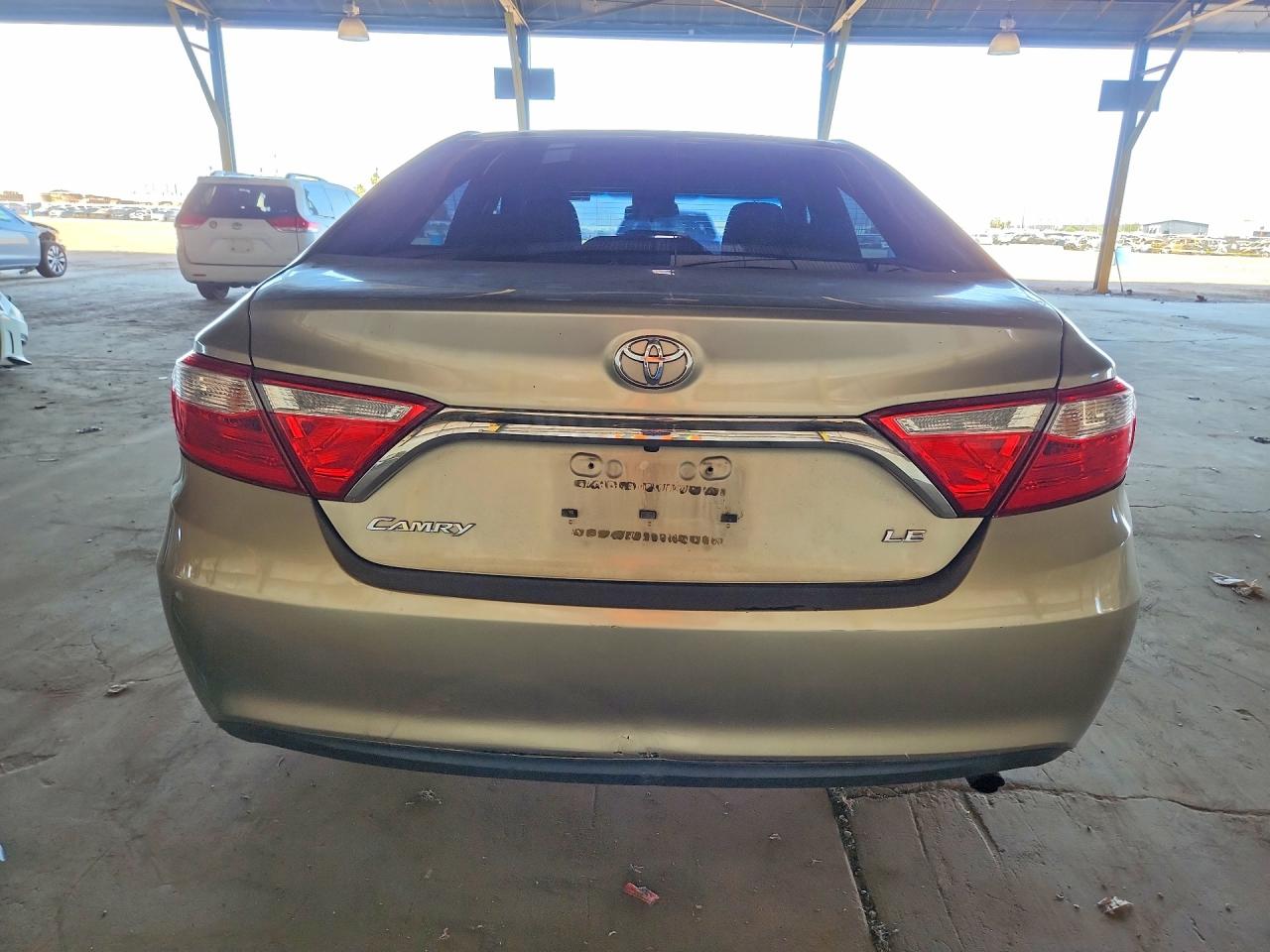 2016 Toyota Camry Le Gold vin: 4T4BF1FK7GR542917