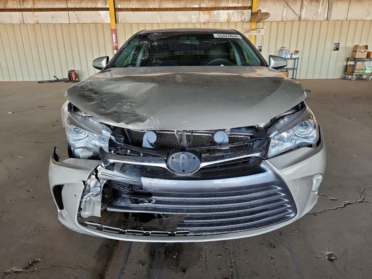2016 Toyota Camry Le Gold vin: 4T4BF1FK7GR542917