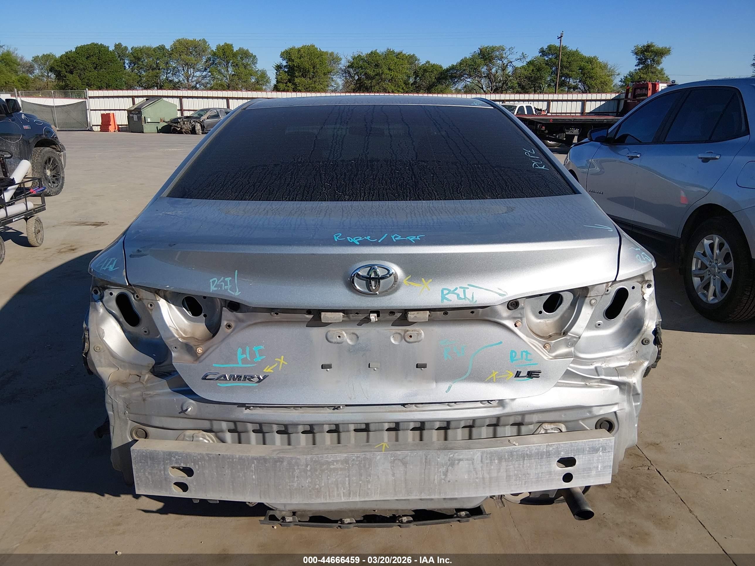 2016 Toyota Camry Le Silver vin: 4T4BF1FK7GR547213