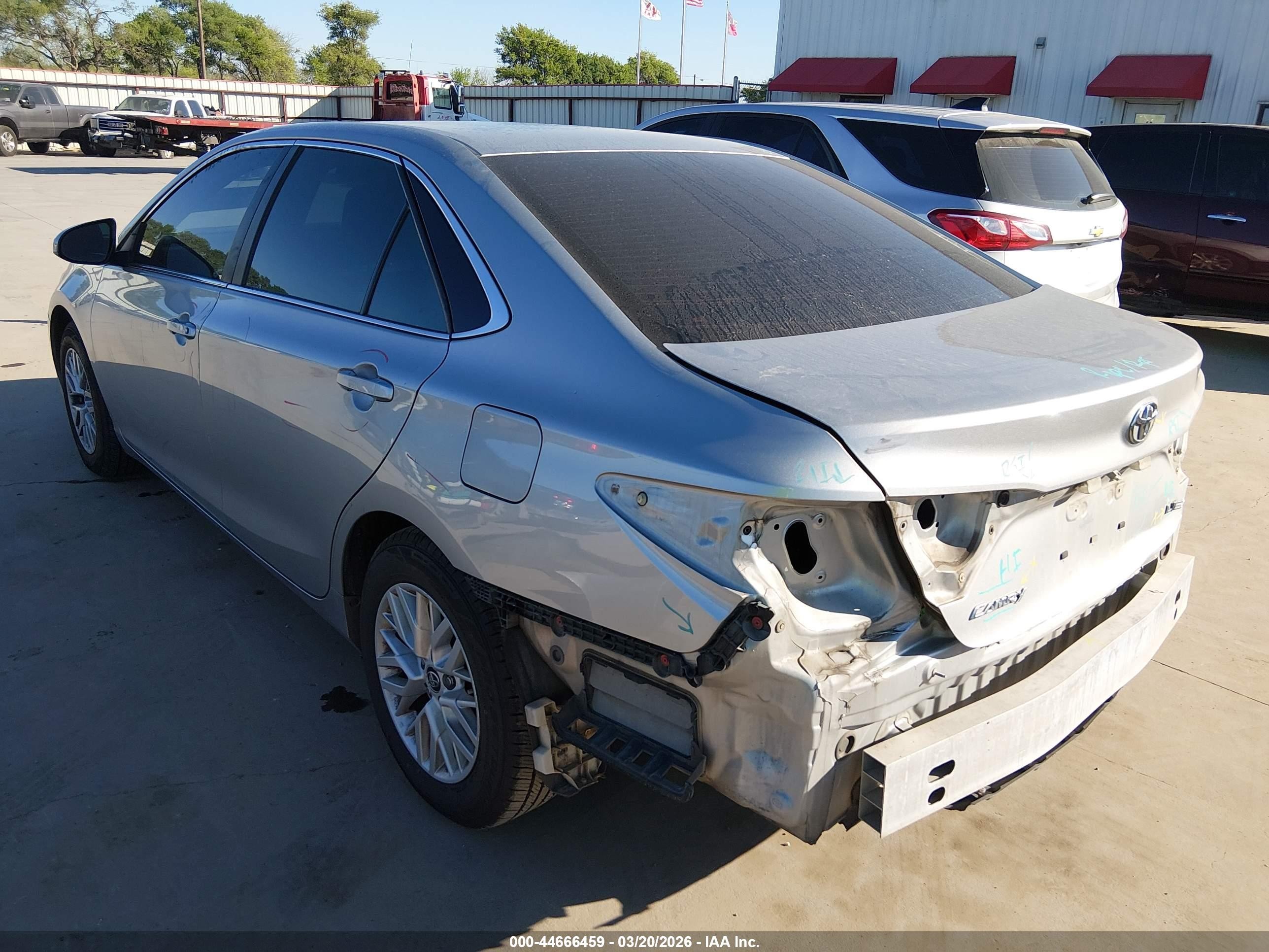 2016 Toyota Camry Le Silver vin: 4T4BF1FK7GR547213