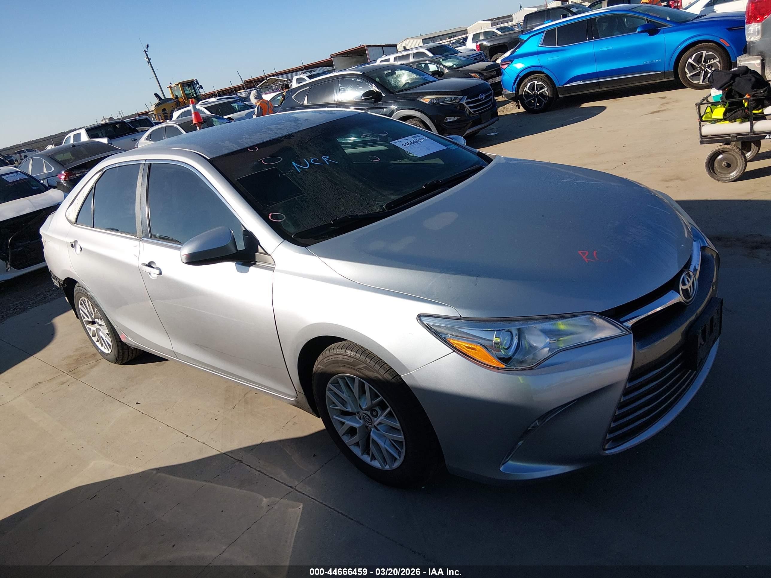 2016 Toyota Camry Le Silver vin: 4T4BF1FK7GR547213