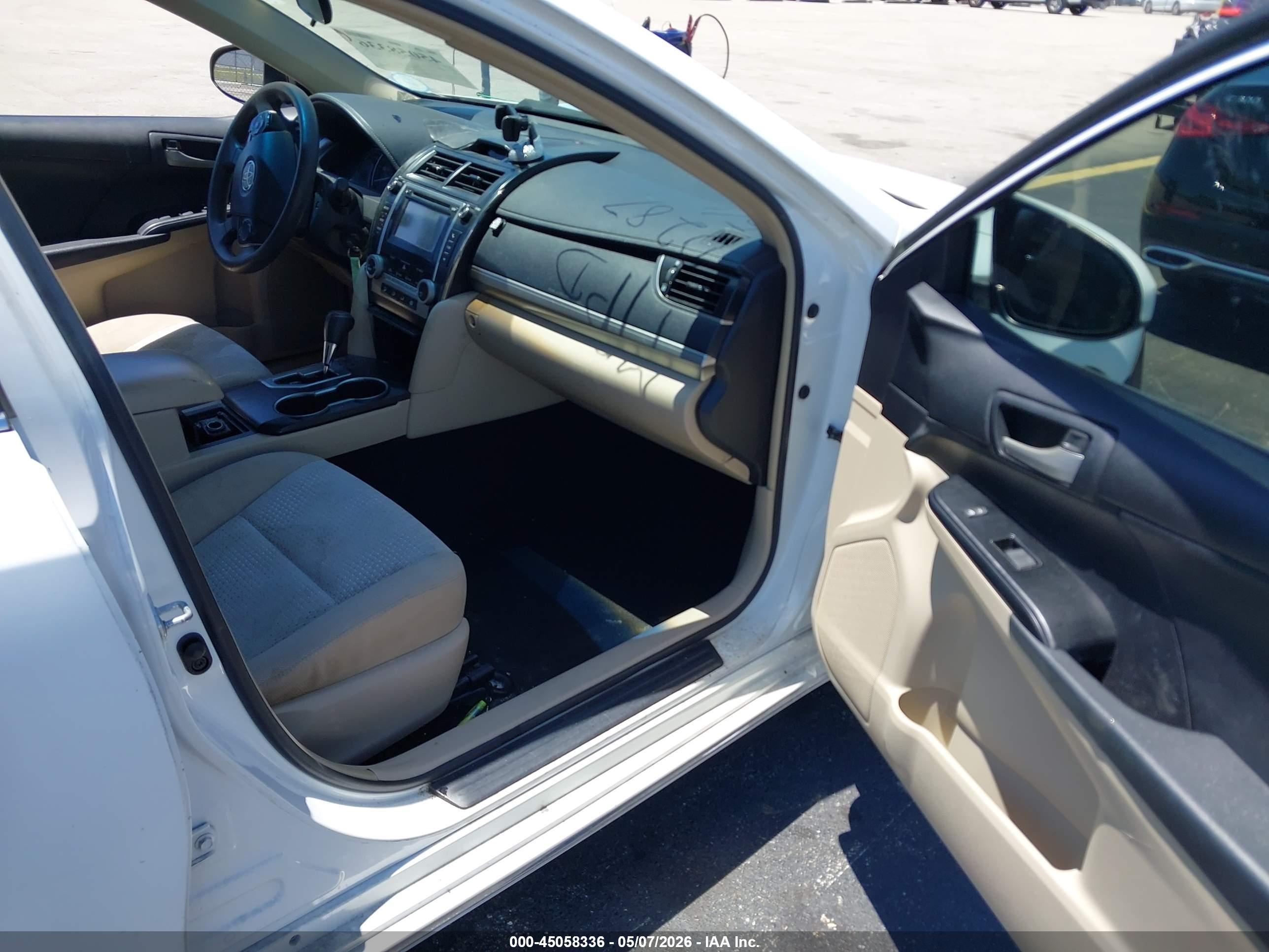 2012 Toyota Camry Le White vin: 4T4BF1FK8CR200287