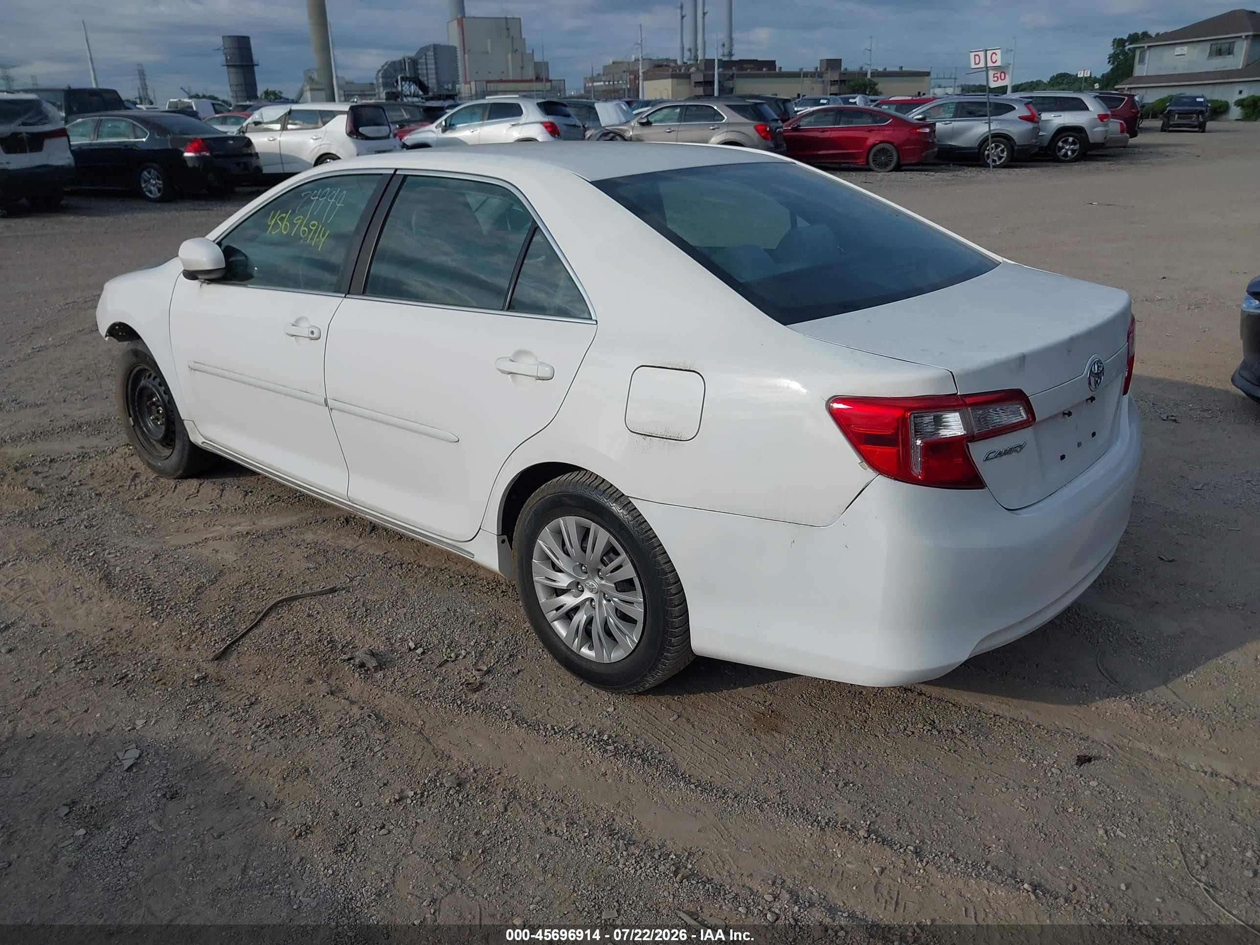 2012 Toyota Camry Le White vin: 4T4BF1FK8CR214979