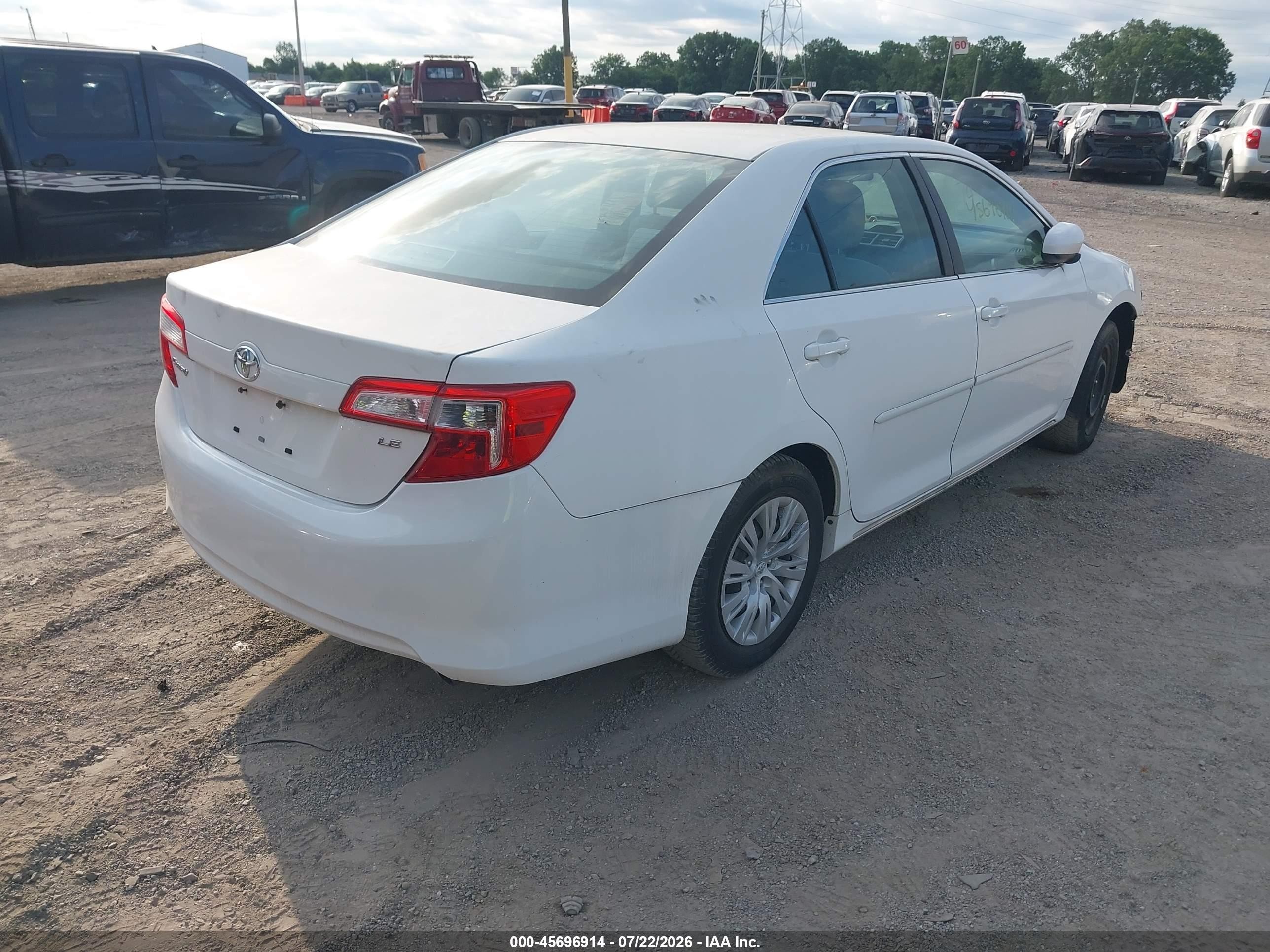 2012 Toyota Camry Le White vin: 4T4BF1FK8CR214979