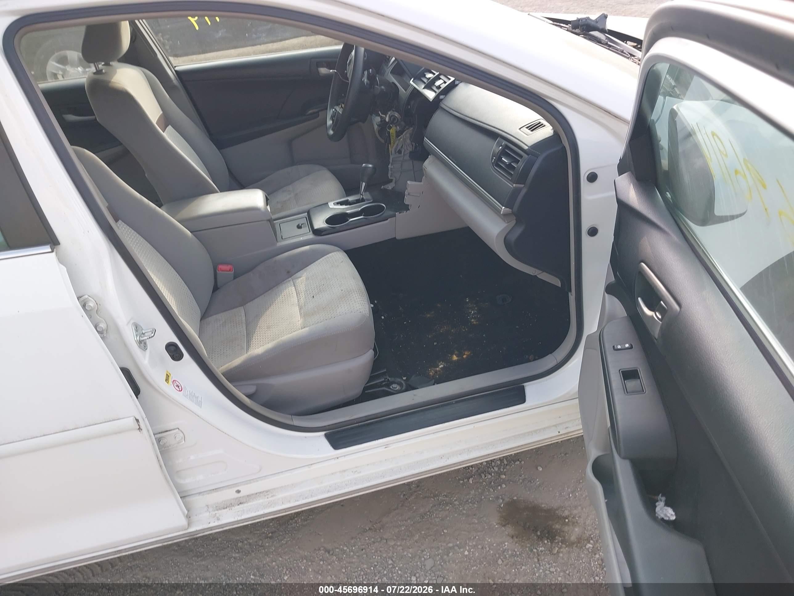 2012 Toyota Camry Le White vin: 4T4BF1FK8CR214979