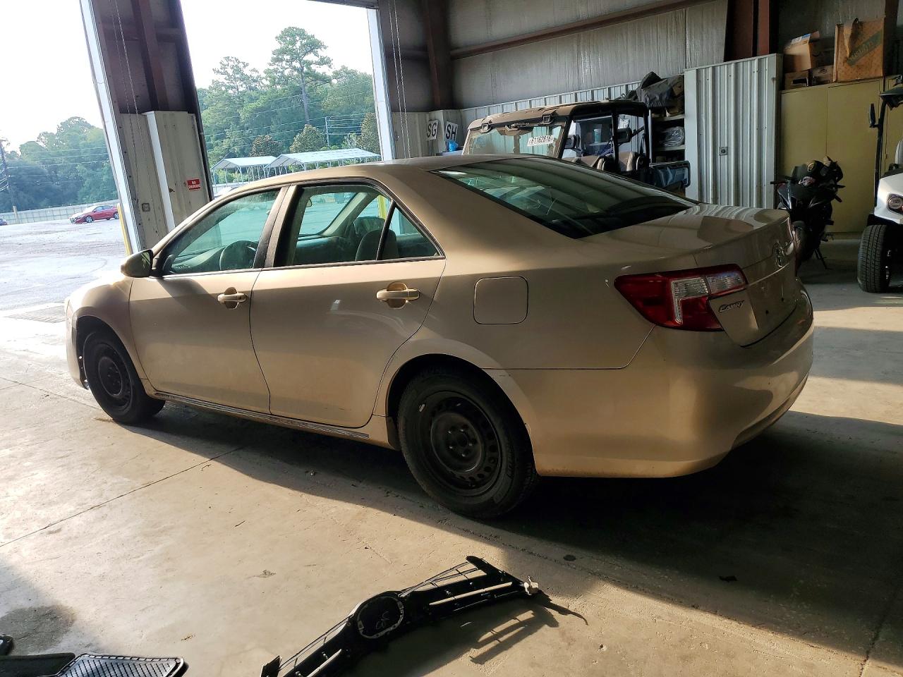 2012 Toyota Camry Le Gold vin: 4T4BF1FK8CR259582