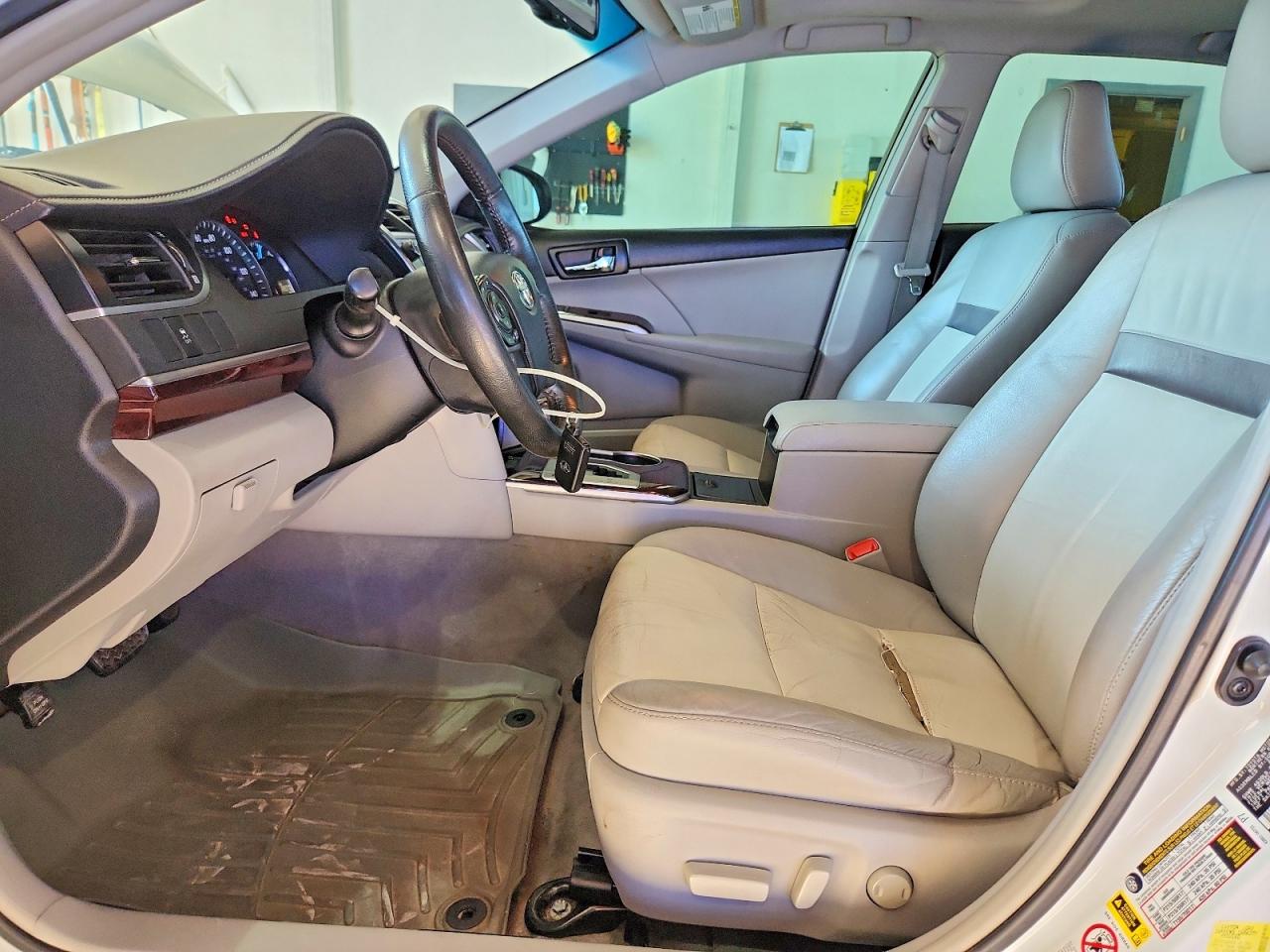 2012 Toyota Camry Xle White vin: 4T4BF1FK8CR261350