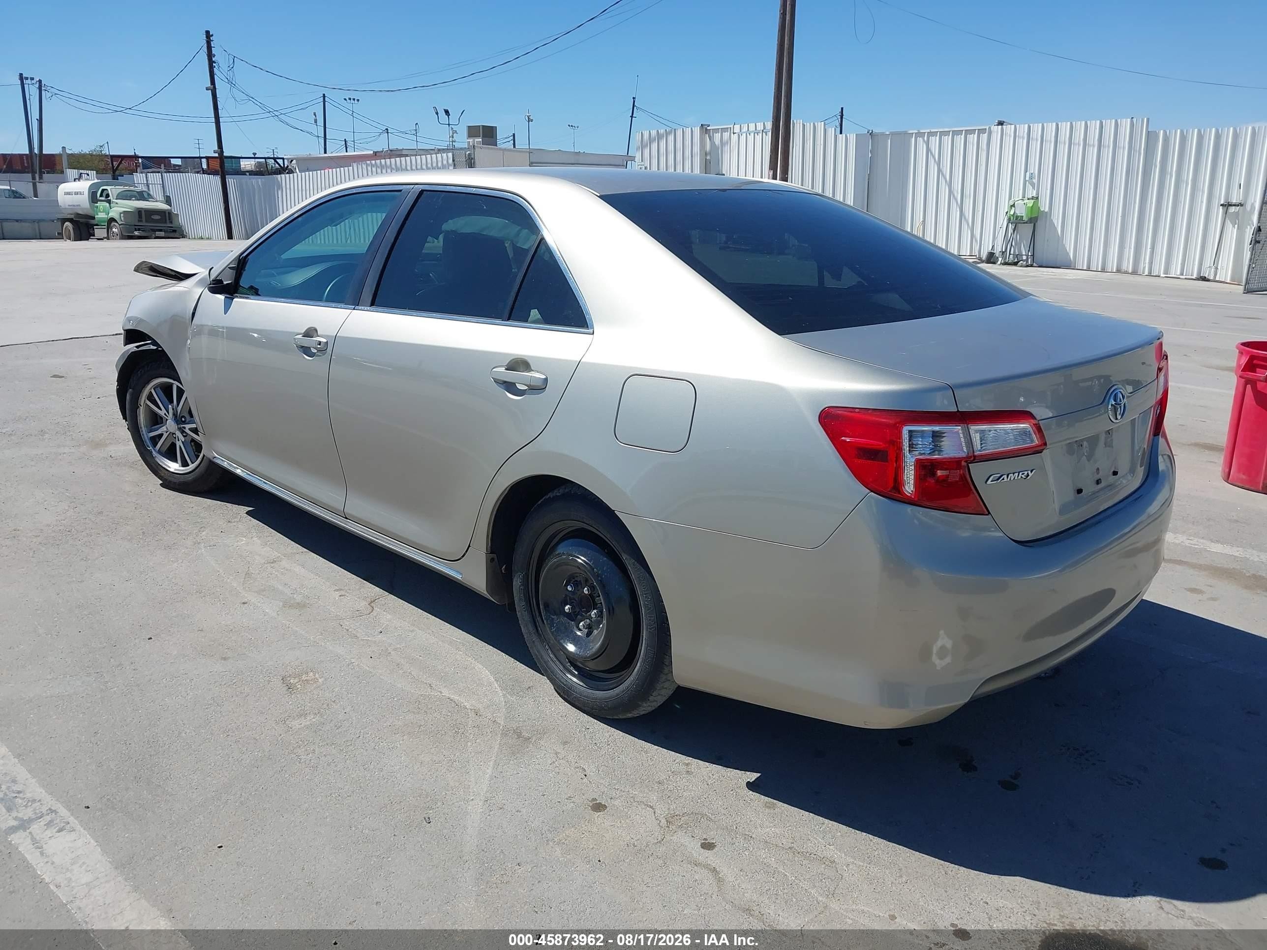 2013 Toyota Camry Le Серебряный vin: 4T4BF1FK8DR277646