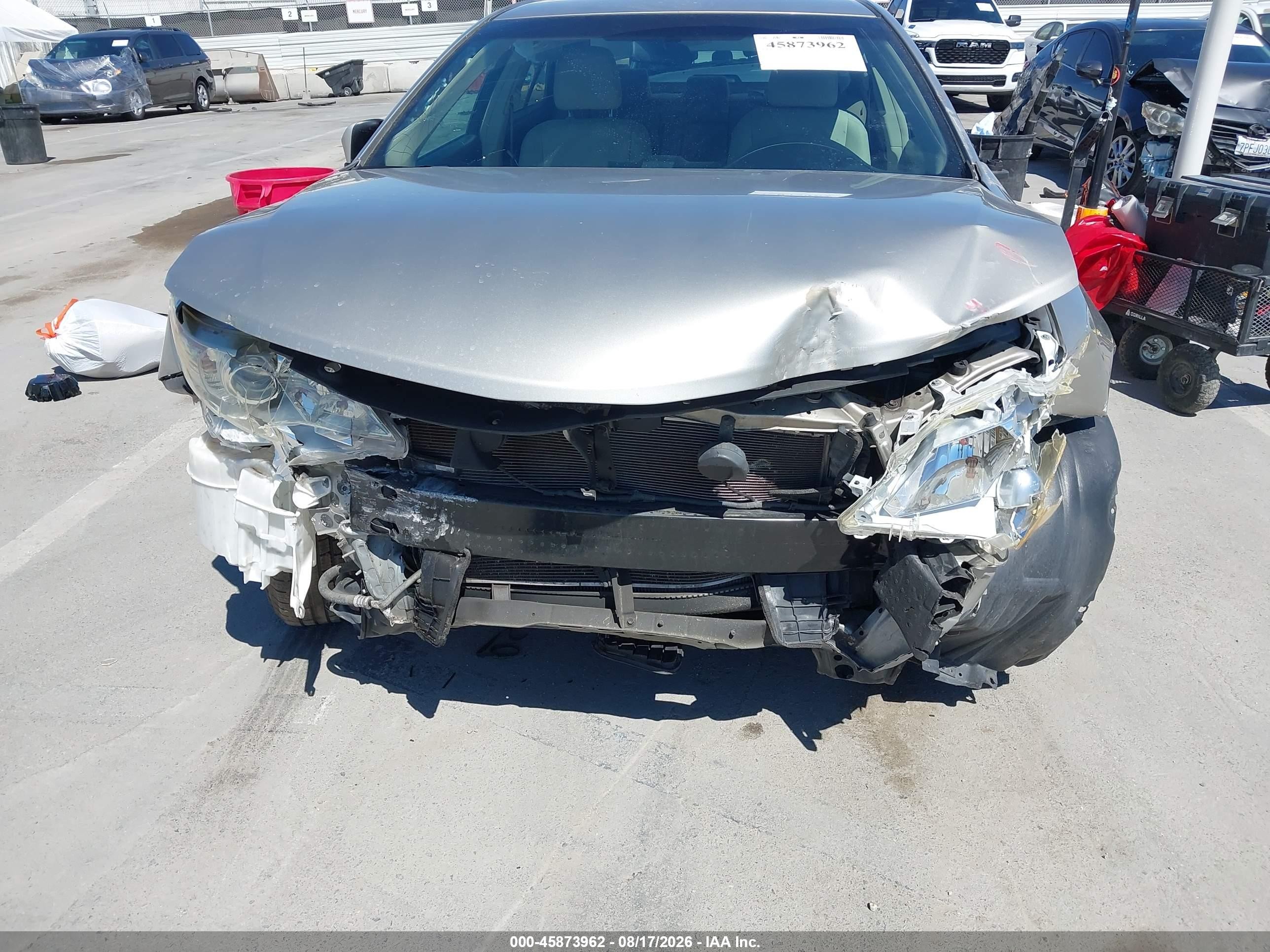 2013 Toyota Camry Le Серебряный vin: 4T4BF1FK8DR277646