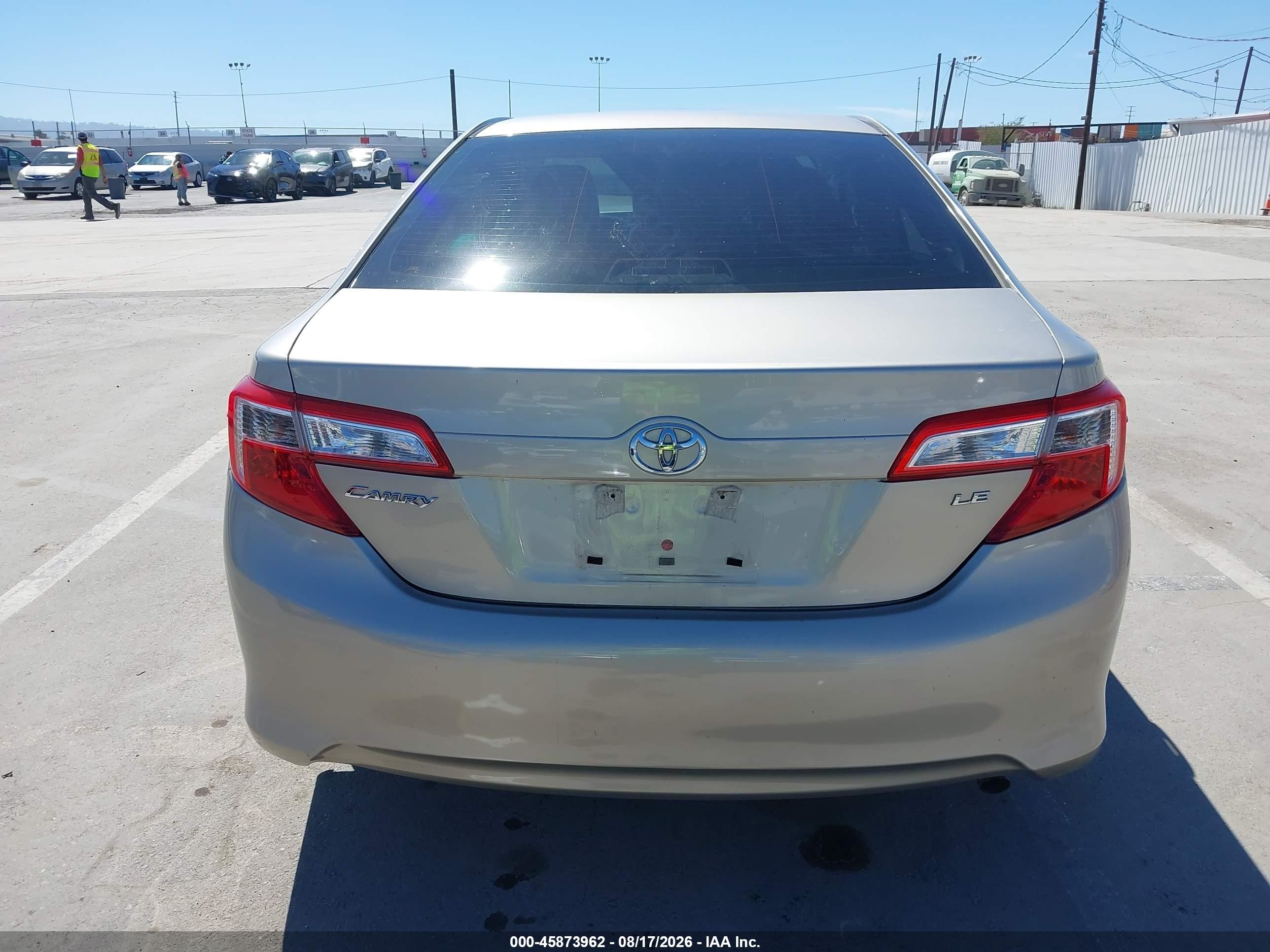2013 Toyota Camry Le Серебряный vin: 4T4BF1FK8DR277646