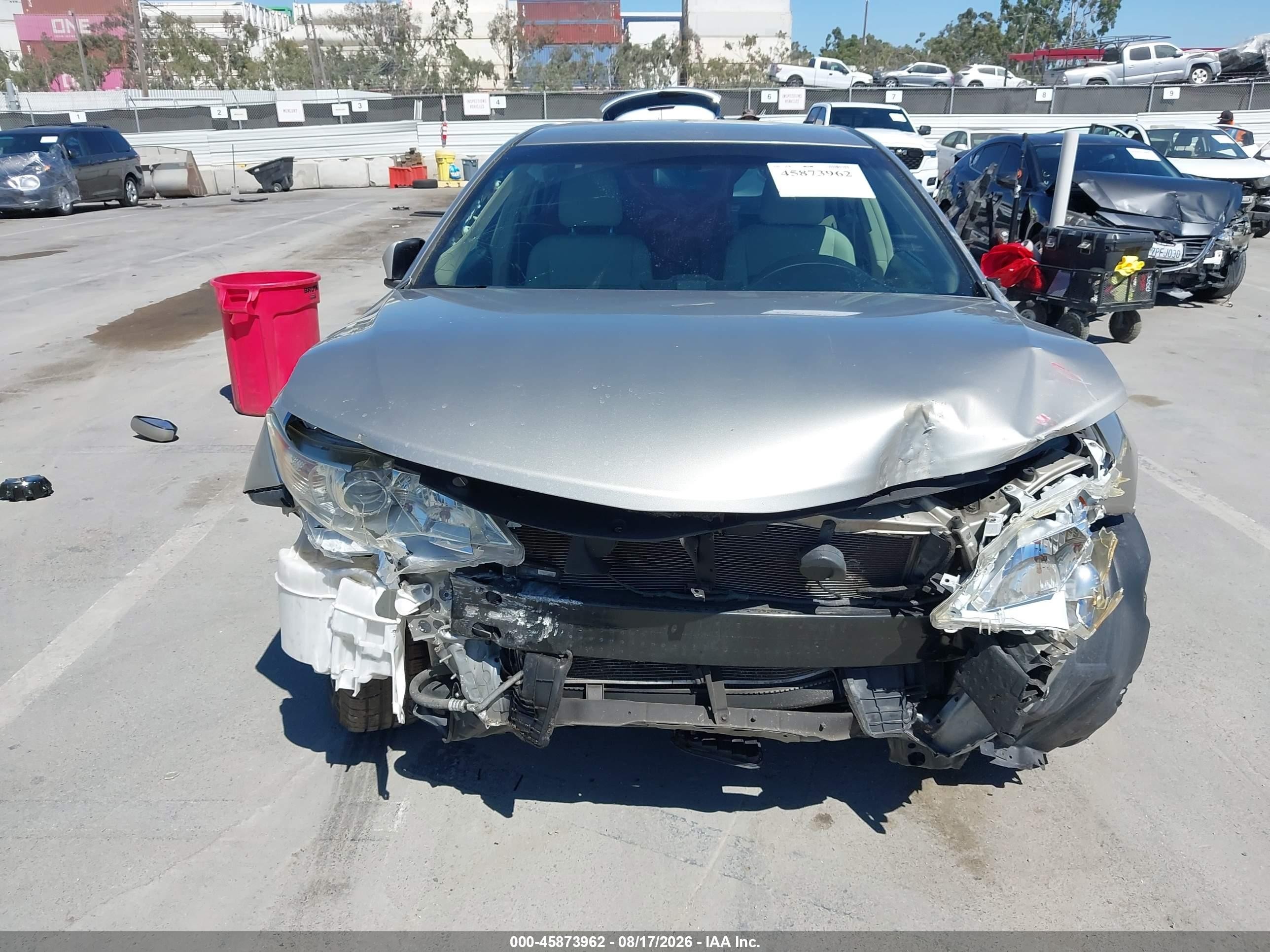 2013 Toyota Camry Le Серебряный vin: 4T4BF1FK8DR277646