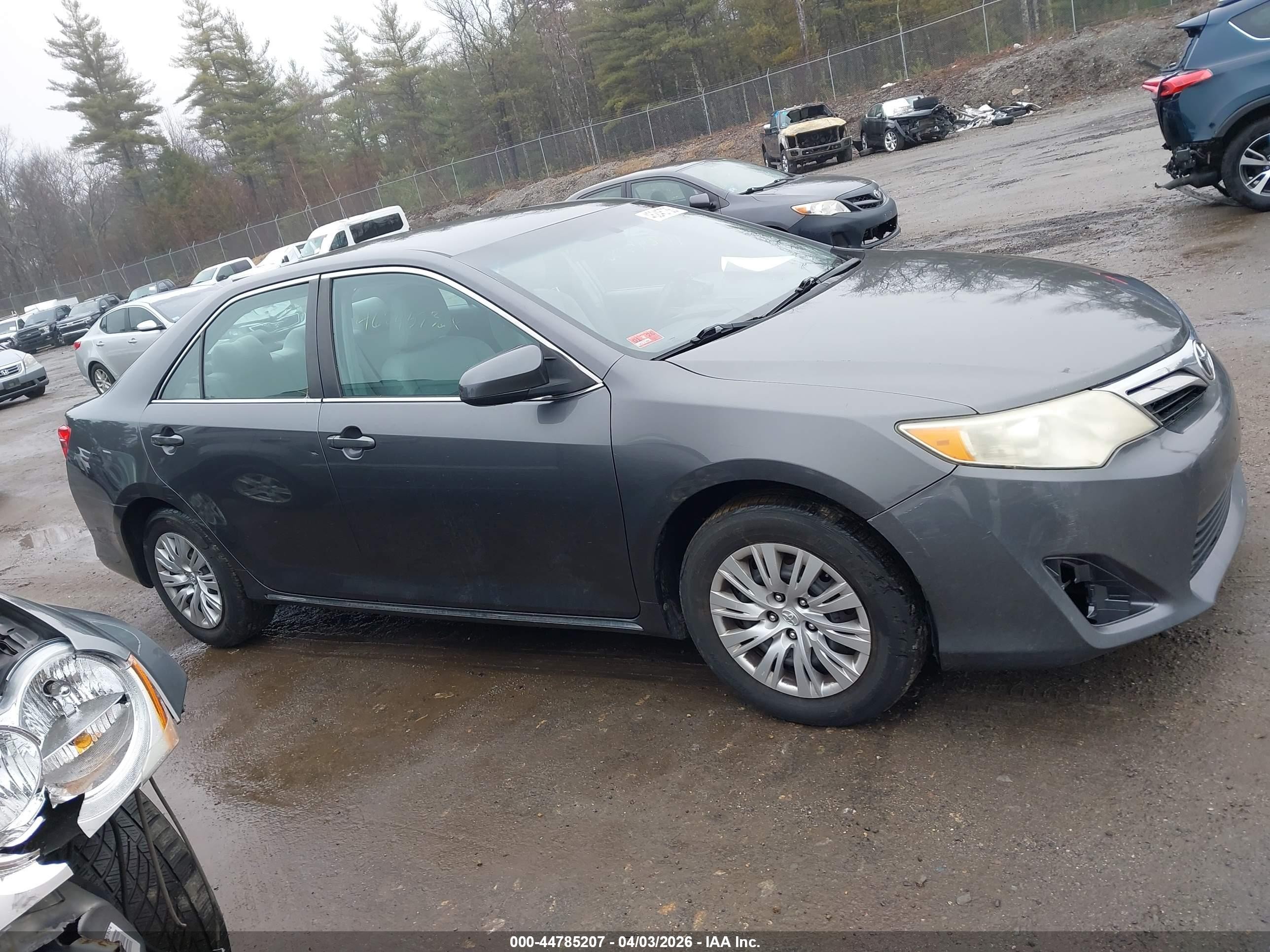 2013 Toyota Camry Le Gray vin: 4T4BF1FK8DR285715