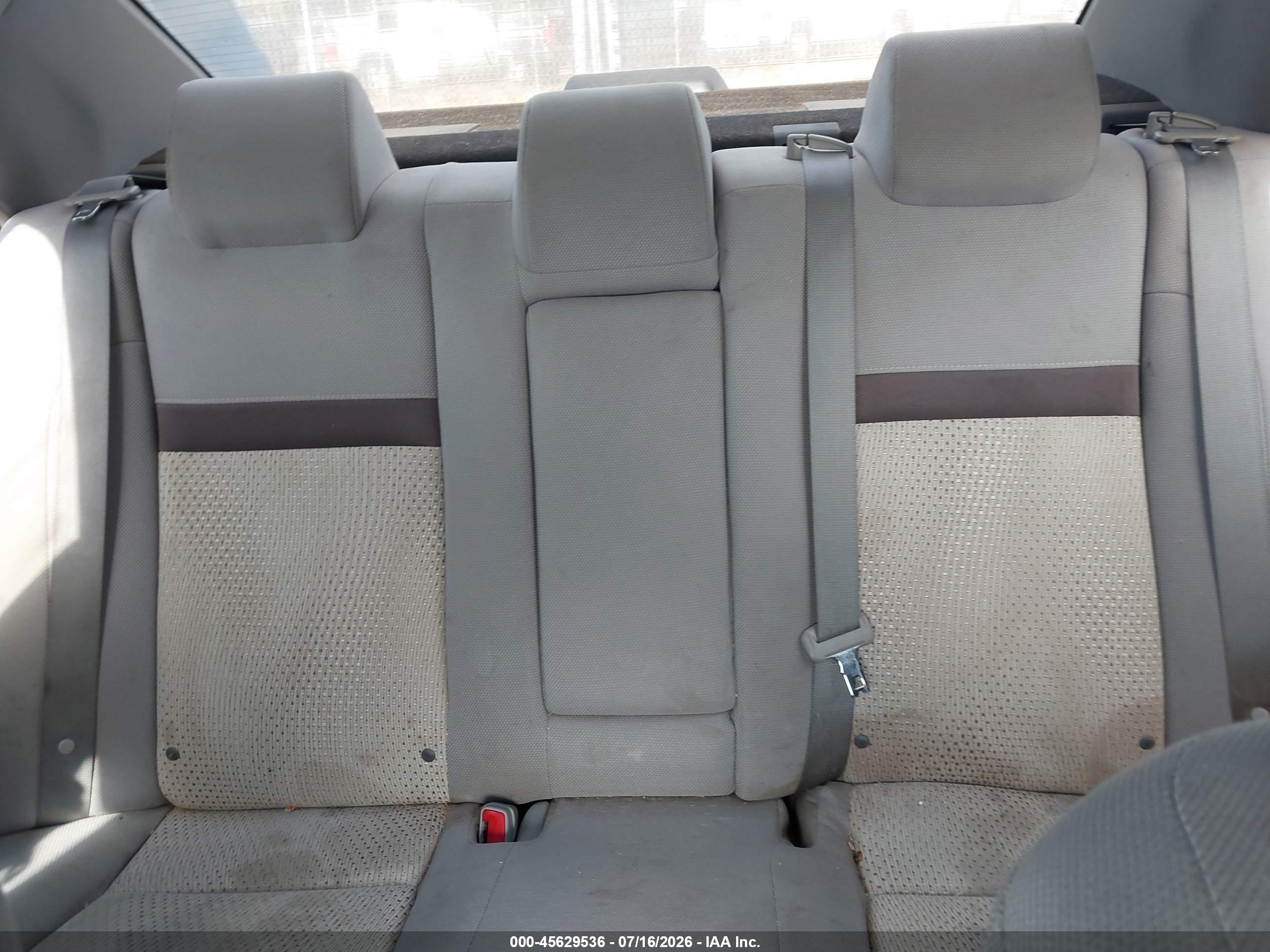 2013 Toyota Camry Le Silver vin: 4T4BF1FK8DR286928