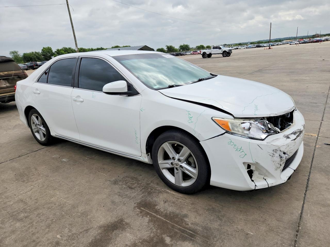 2013 Toyota Camry Le Белый vin: 4T4BF1FK8DR295970