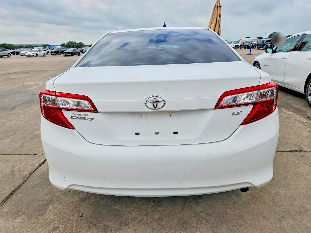 2013 Toyota Camry Le Белый vin: 4T4BF1FK8DR295970