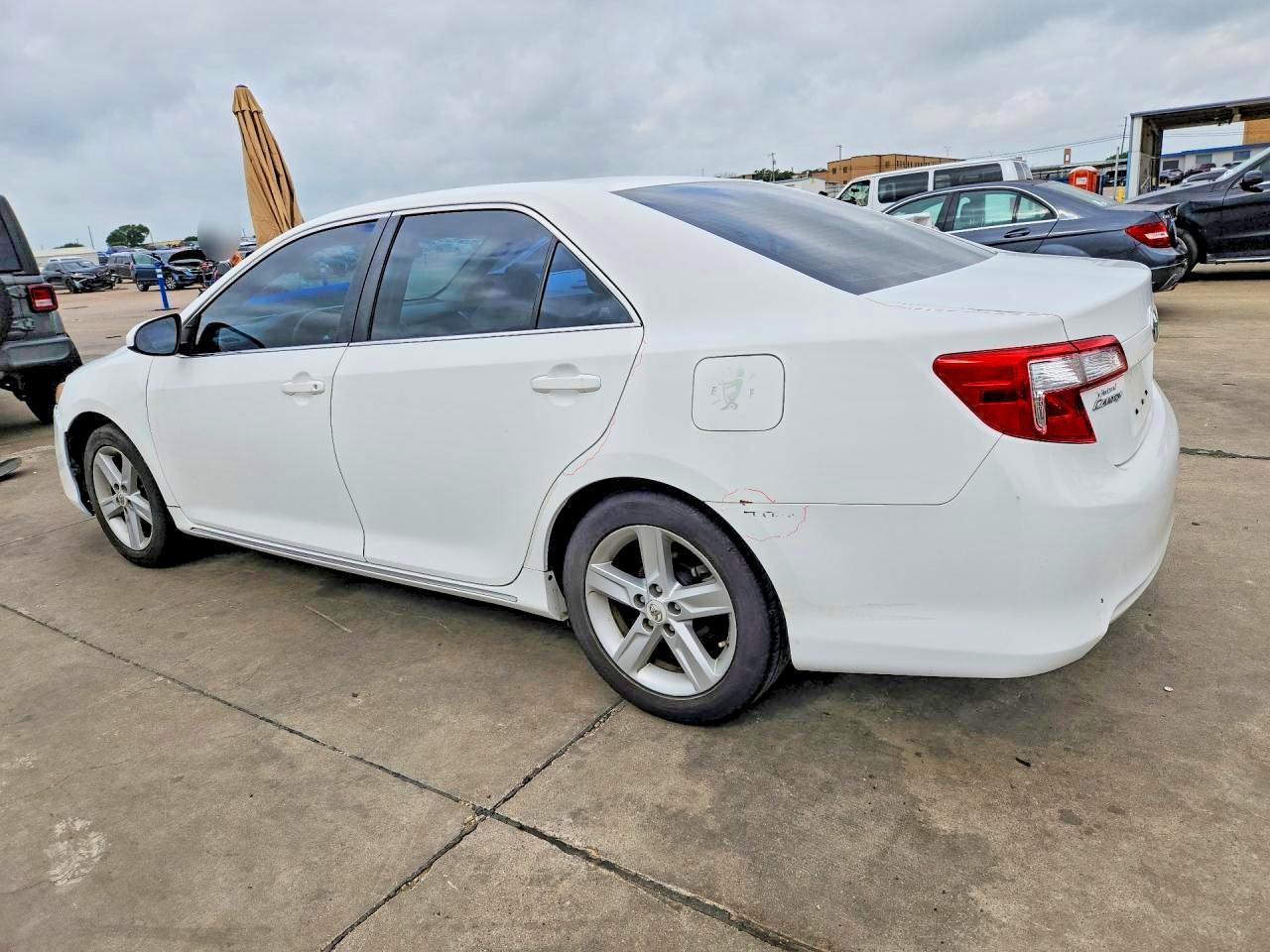 2013 Toyota Camry Le Белый vin: 4T4BF1FK8DR295970