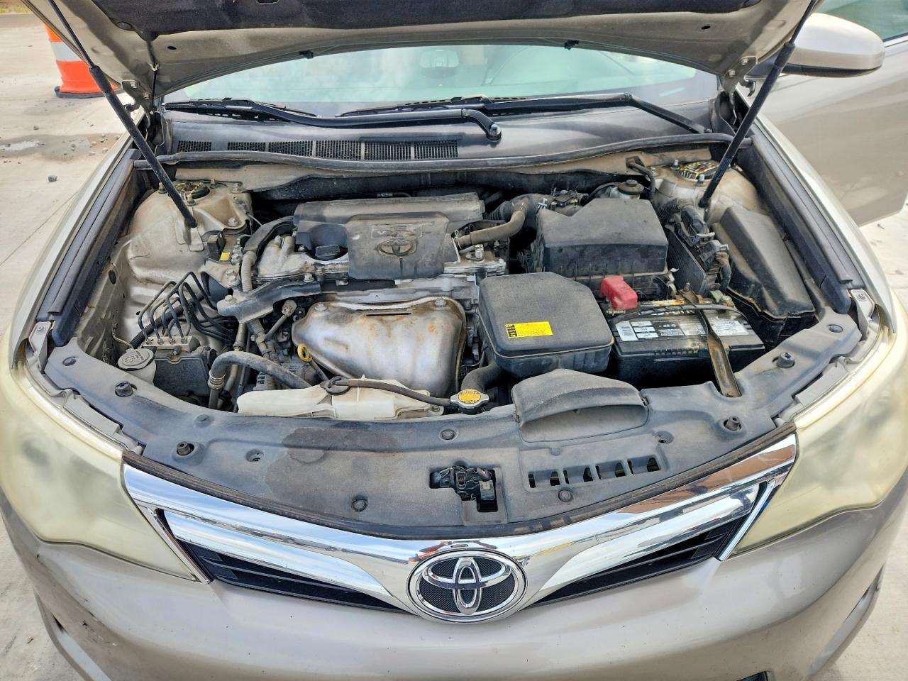 2013 Toyota Camry Le Gold vin: 4T4BF1FK8DR317000