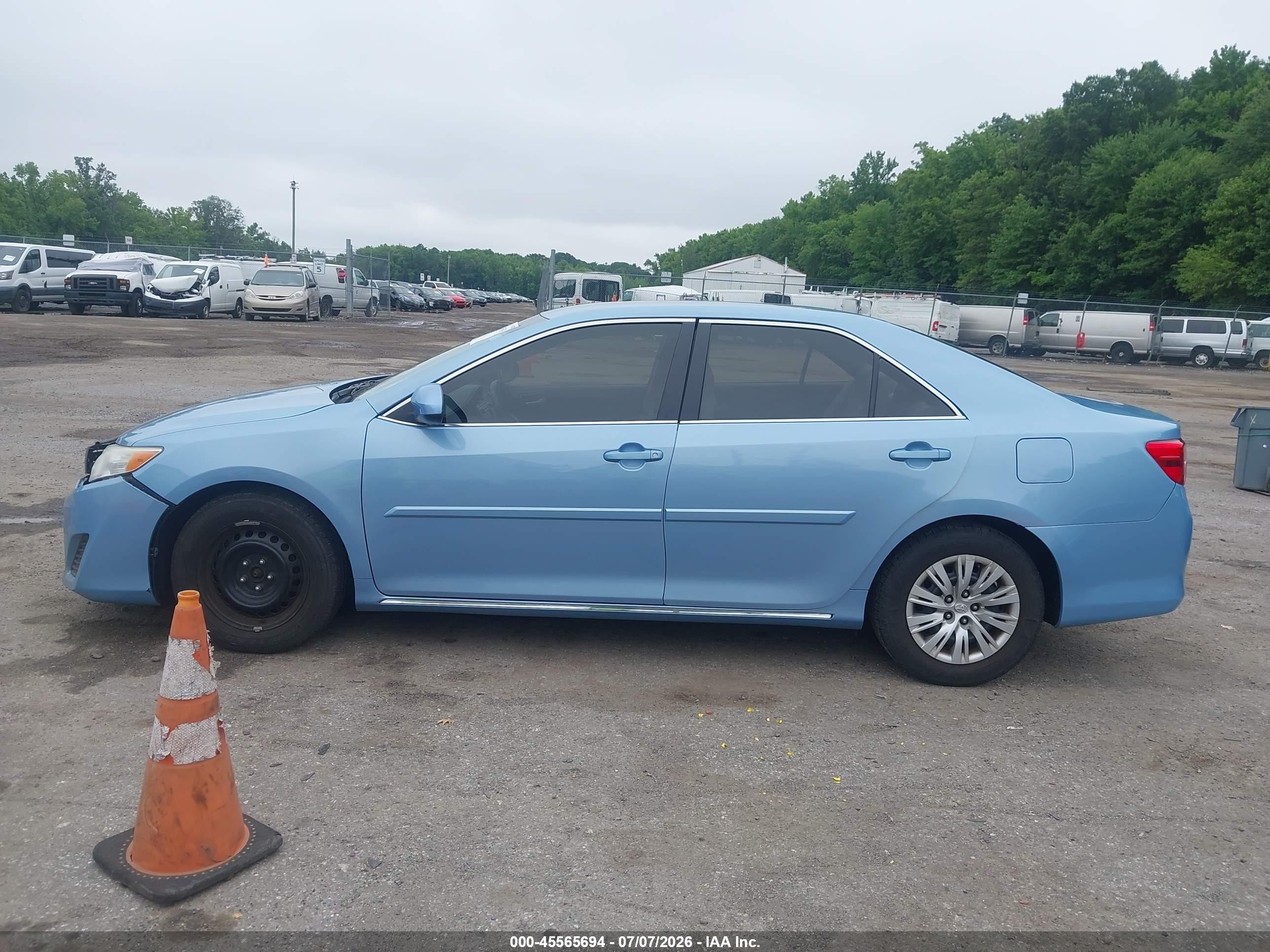 2013 Toyota Camry Le Light Blue vin: 4T4BF1FK8DR327719