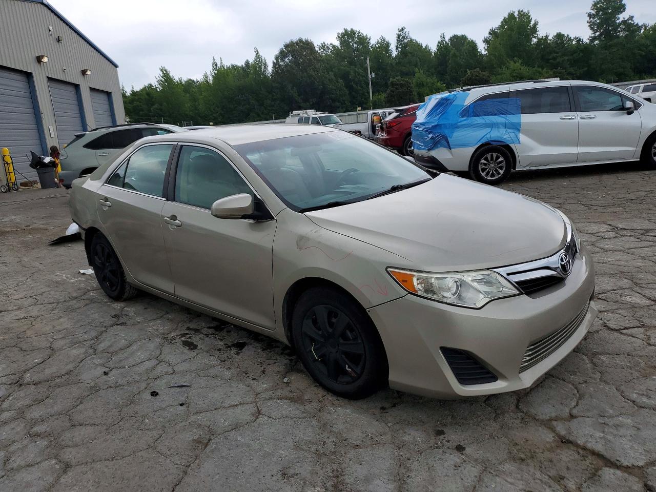 2013 Toyota Camry Le Tan vin: 4T4BF1FK8DR334220