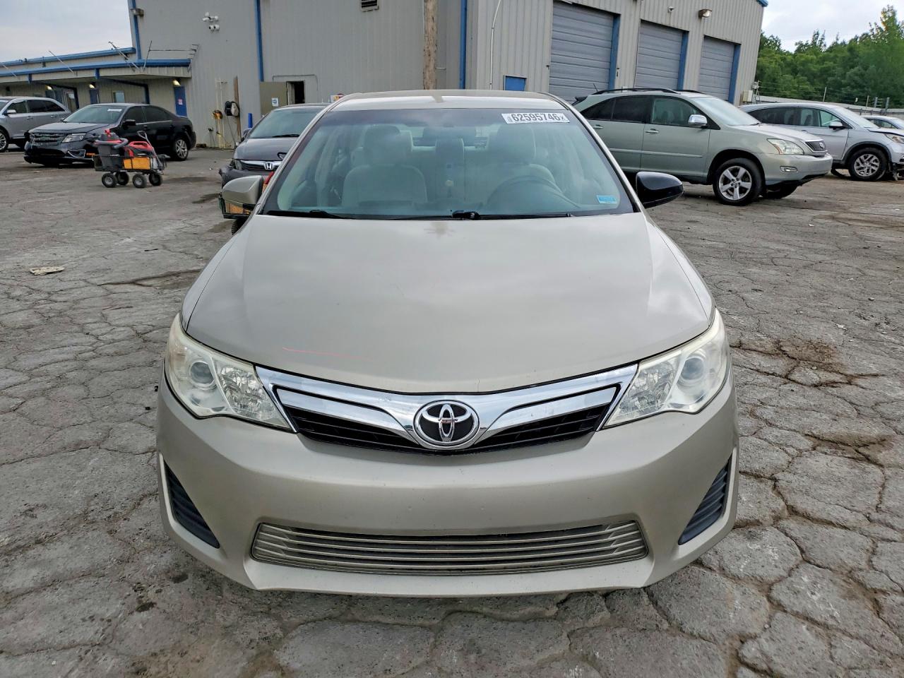 2013 Toyota Camry Le Tan vin: 4T4BF1FK8DR334220