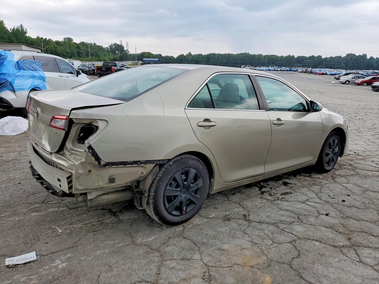 2013 Toyota Camry Le Tan vin: 4T4BF1FK8DR334220